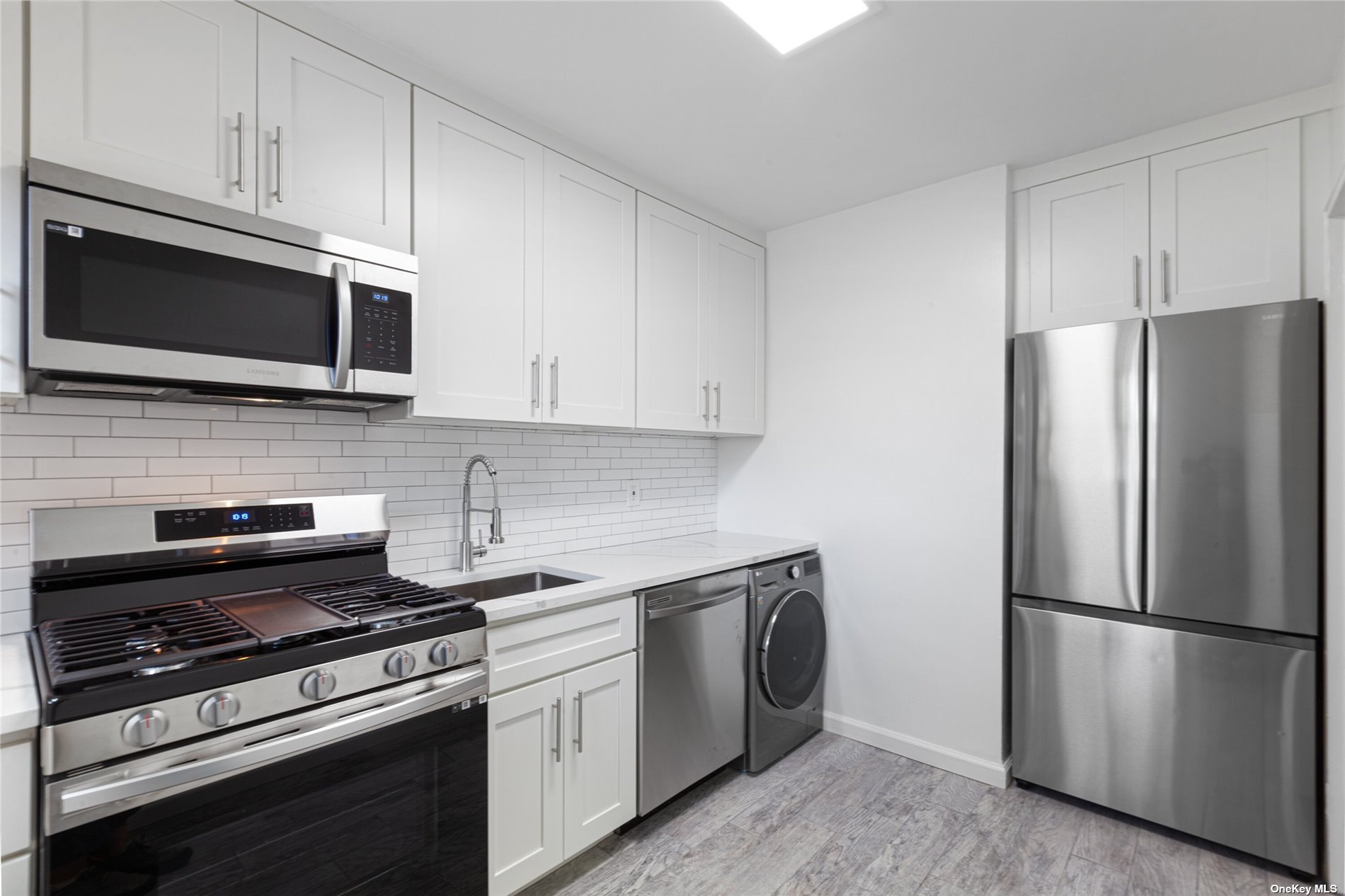 #1 photo, 220-22 73 Avenue, কুইন্‌স Bayside , NY 11364