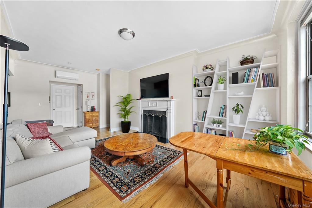 #1 photo, 83-09 Talbot Street, 皇后区 秋园 Kew Gardens , NY 11415