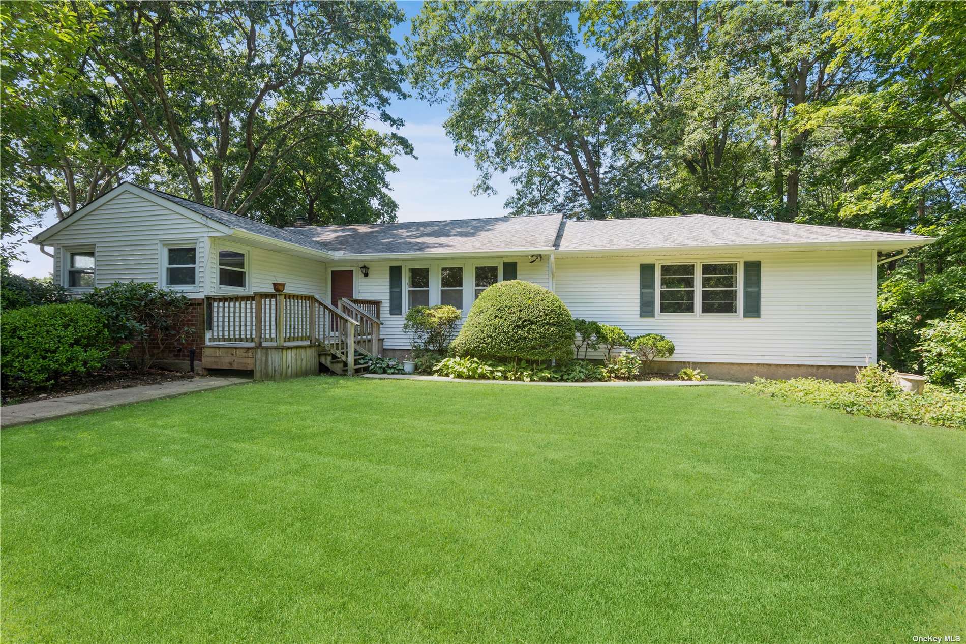 #1 photo, 2 Farragut Place, Huntington , NY 11743