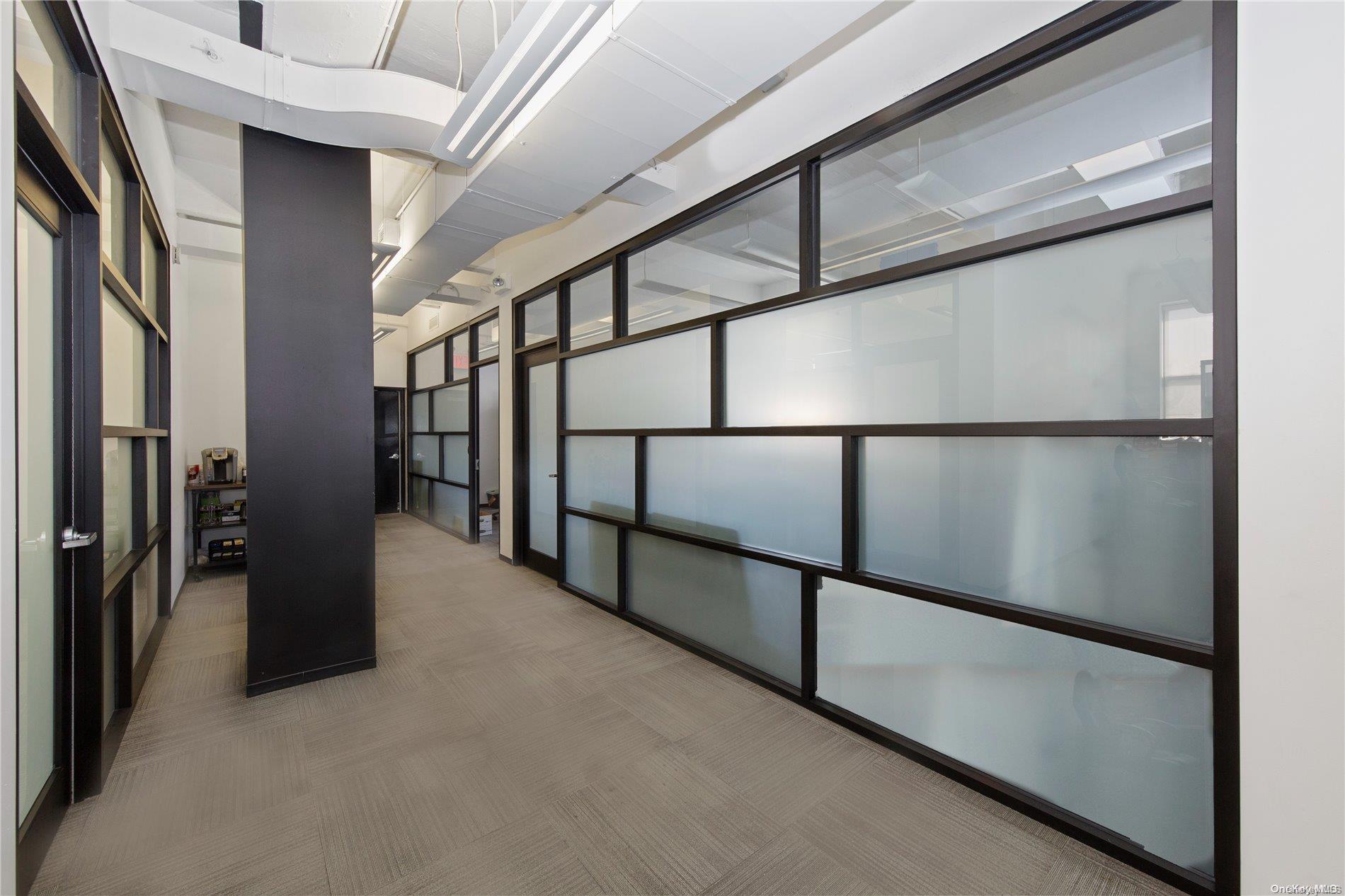 #4 photo, 11-17 43rd Avenue, クイーンズ区 Long Island City , NY 11101