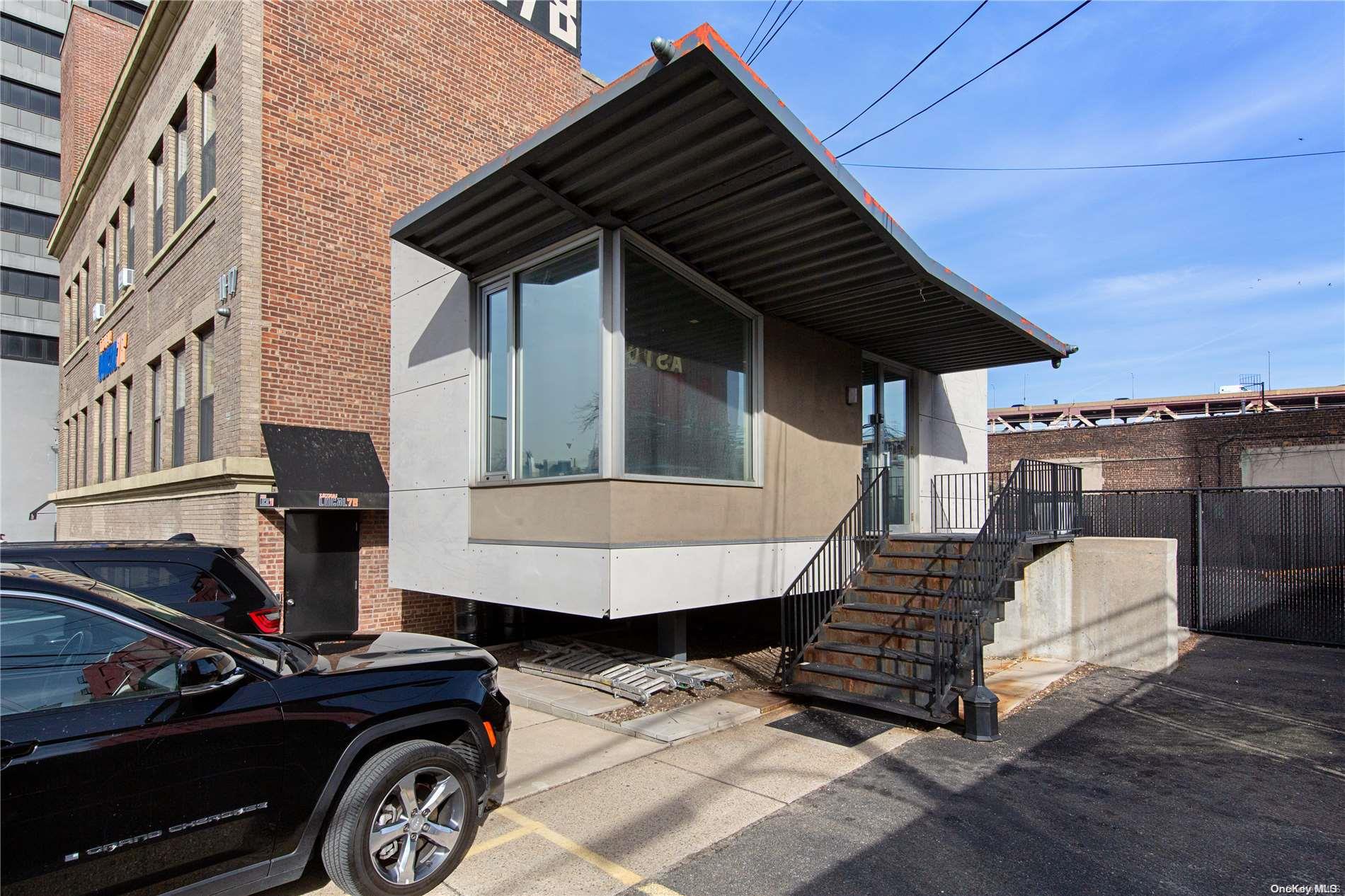 #5 photo, 11-17 43rd Avenue, クイーンズ区 Long Island City , NY 11101