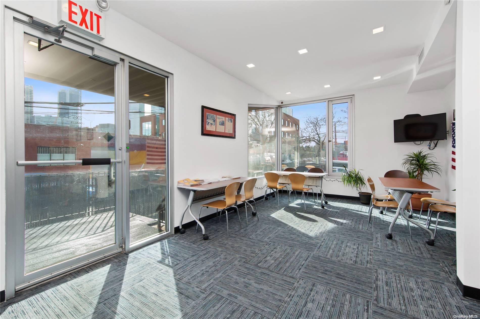 #7 photo, 11-17 43rd Avenue, クイーンズ区 Long Island City , NY 11101