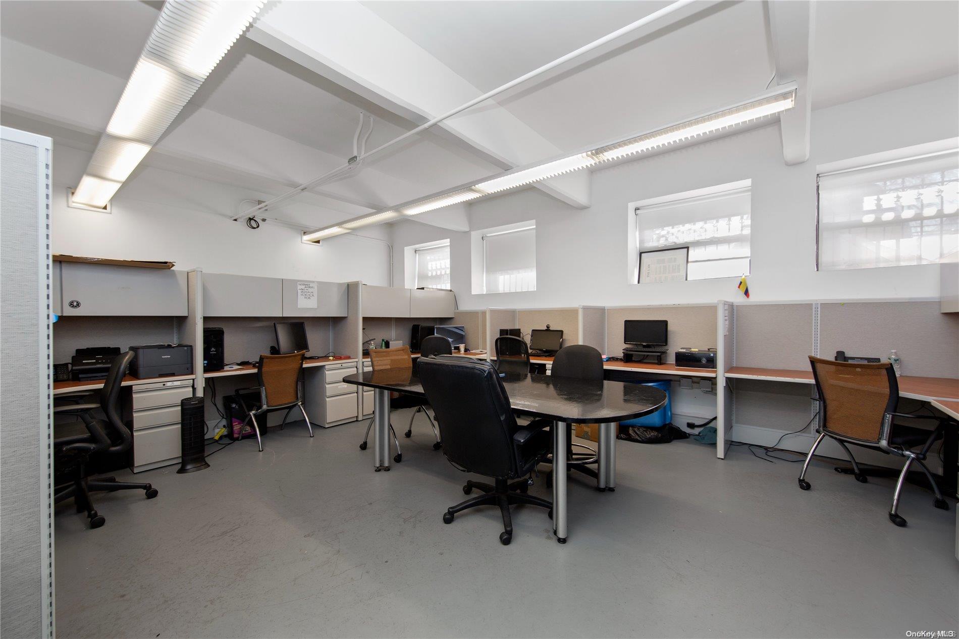 #8 photo, 11-17 43rd Avenue, クイーンズ区 Long Island City , NY 11101