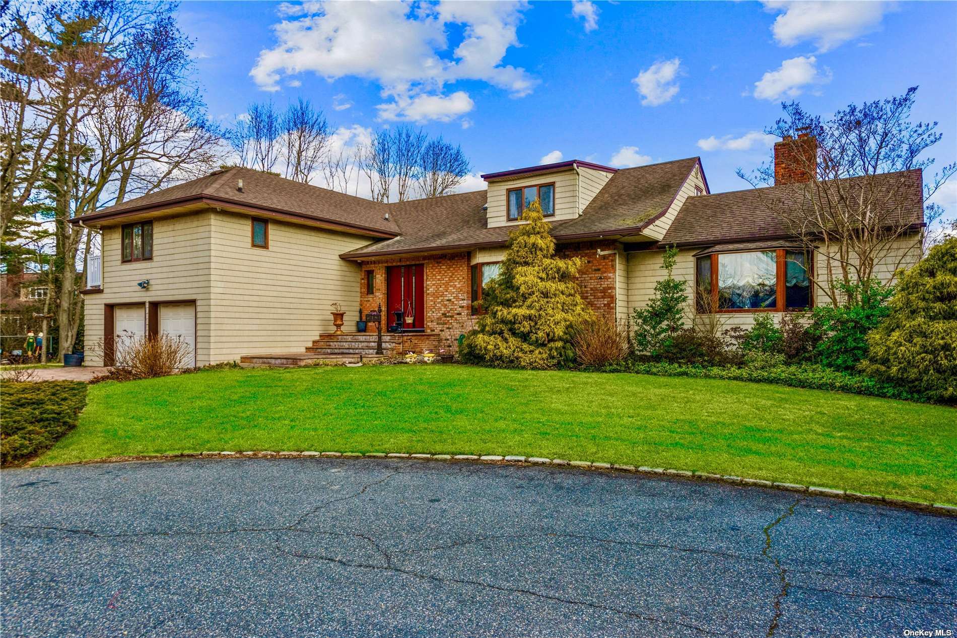 #1 photo, 252 Hedge Lane, 长岛 Hewlett Harbor , NY 11557