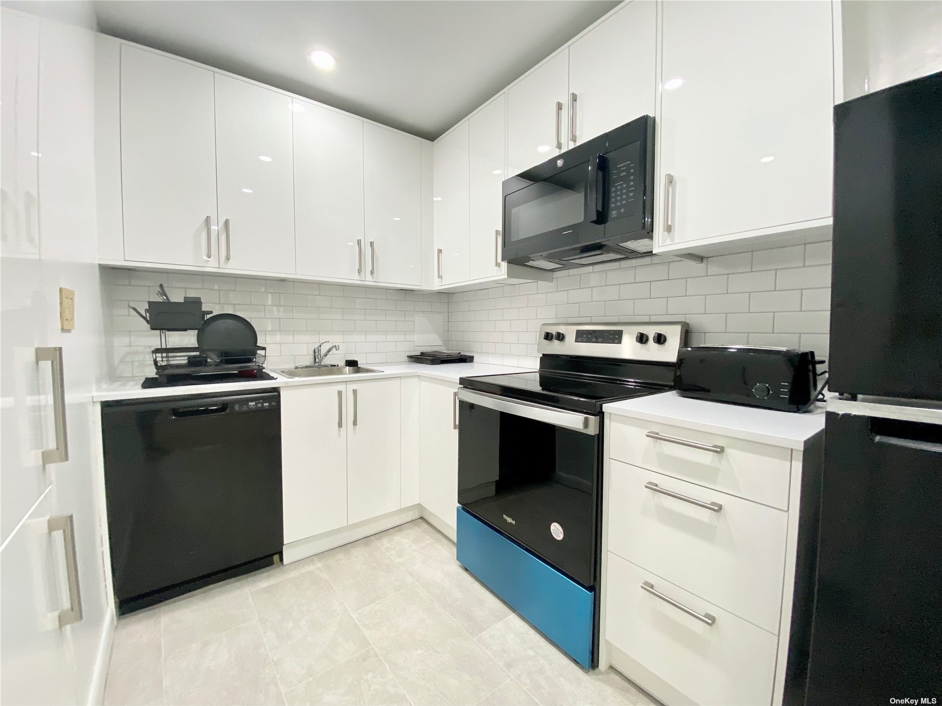 #1 photo, 10-21 162 Street, 皇后区 Beechhurst , NY 11357