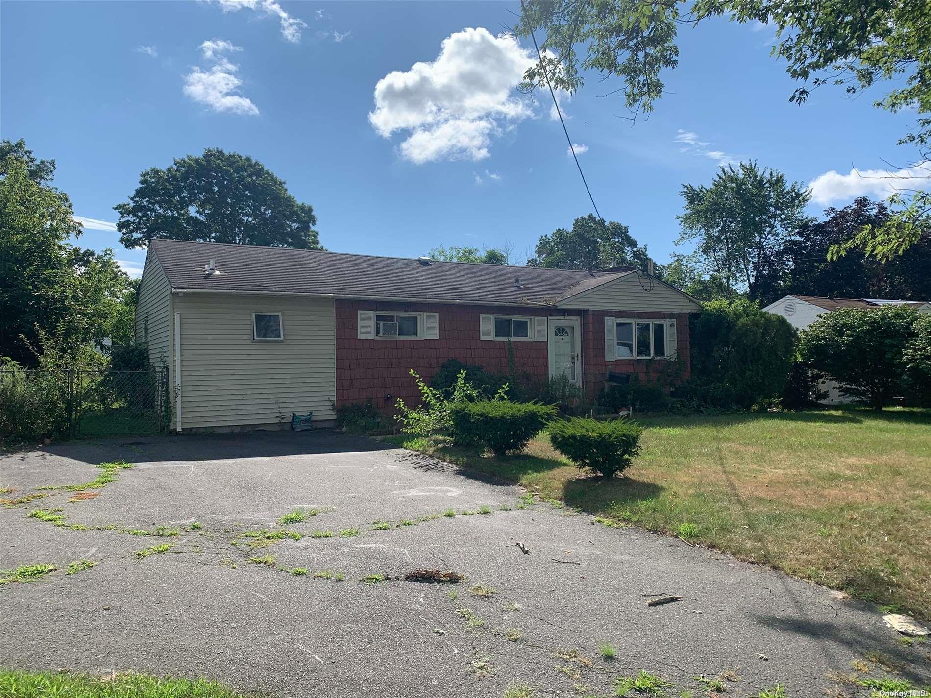 #1 photo, 2617 Kane Avenue, 东长岛 Medford , NY 11763