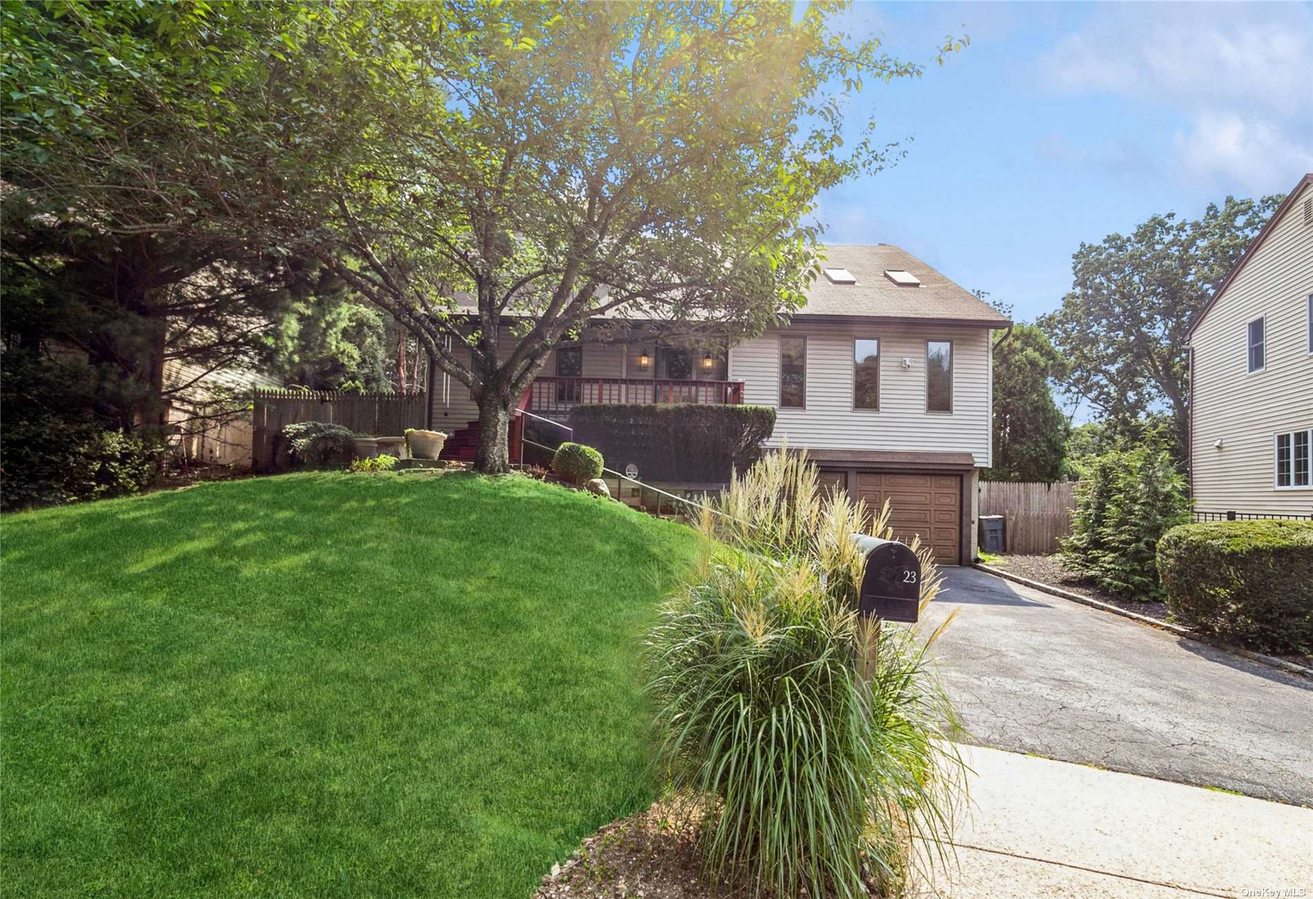 #1 photo, 23 Cranbrook Court, 东长岛 Centerport , NY 11721