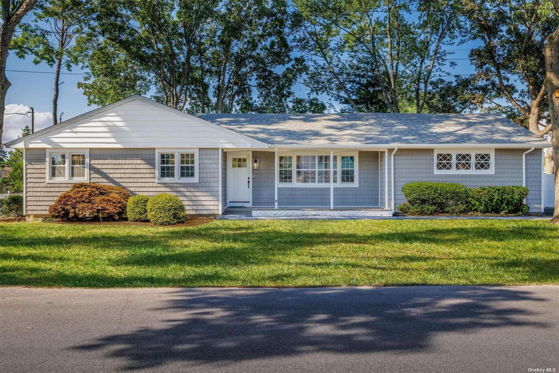 #1 photo, 1177 America Avenue, サフォーク郡 West Babylon , NY 11704