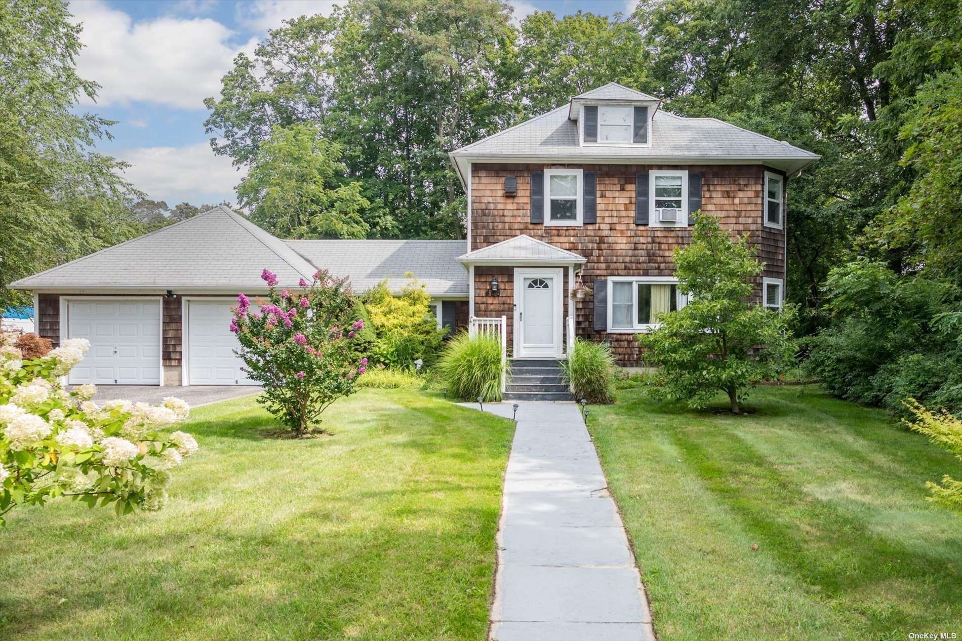 #1 photo, 468 Main Street, Yaphank , NY 11980