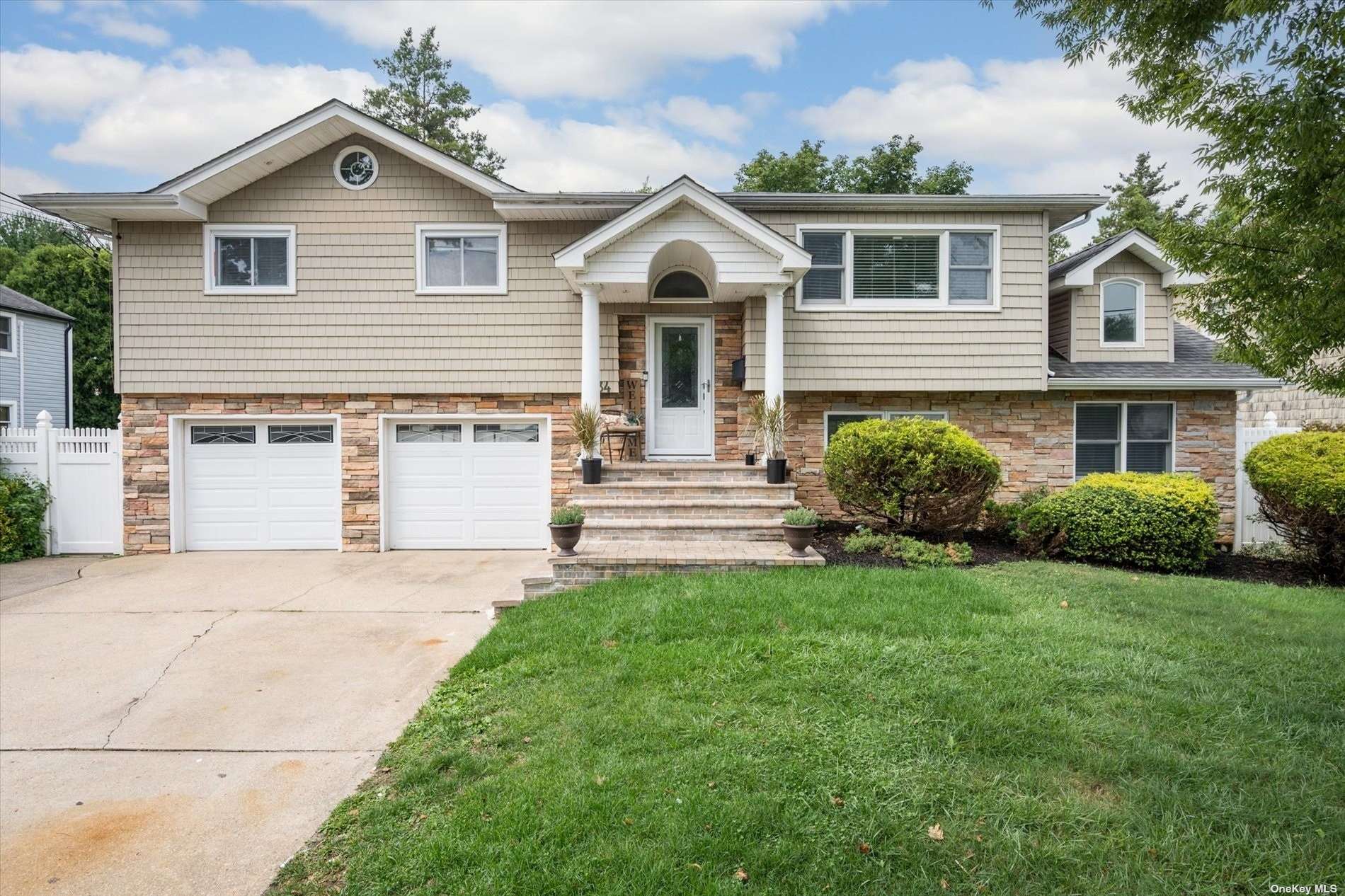 #1 photo, 34 Cherry Drive, 长岛 Plainview , NY 11803