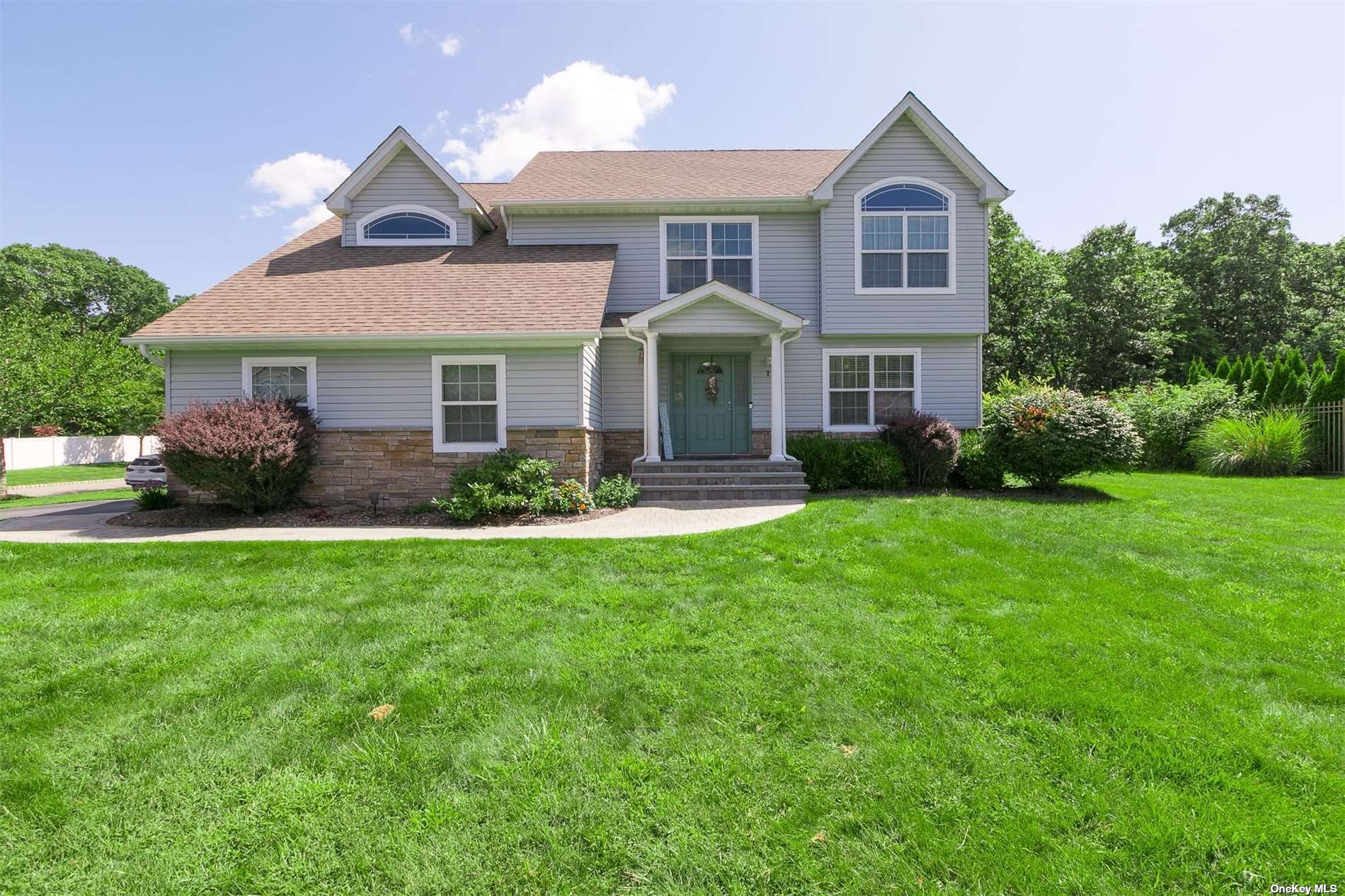 #1 photo, 17 Terryann Court, 东长岛 East Moriches , NY 11940