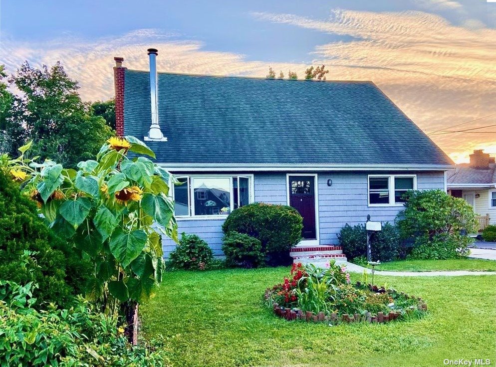 #1 photo, 465 Beacon Avenue, Lindenhurst , NY 11757