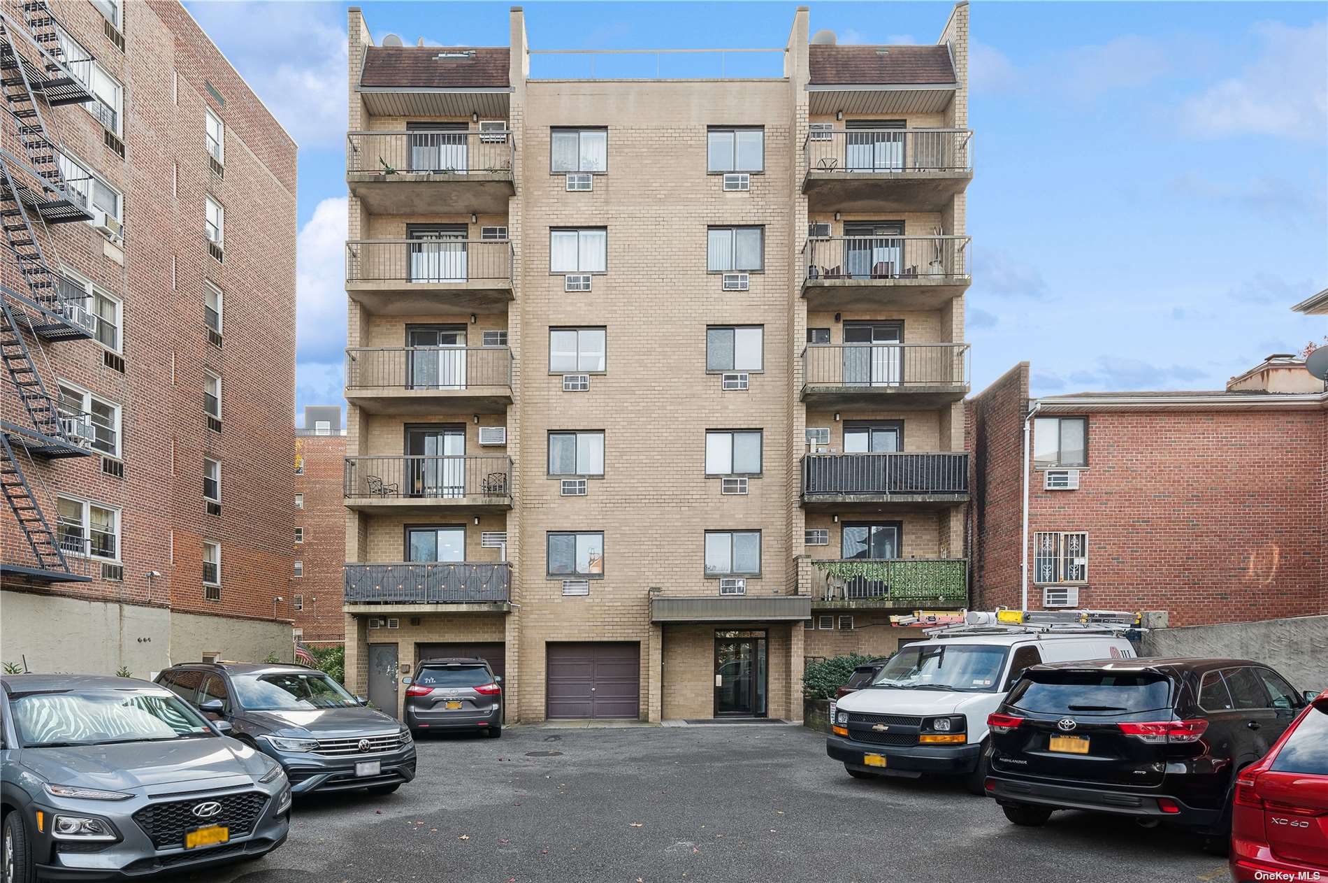 #1 photo, 135-08 82 Avenue, 皇后区 Briarwood , NY 11435