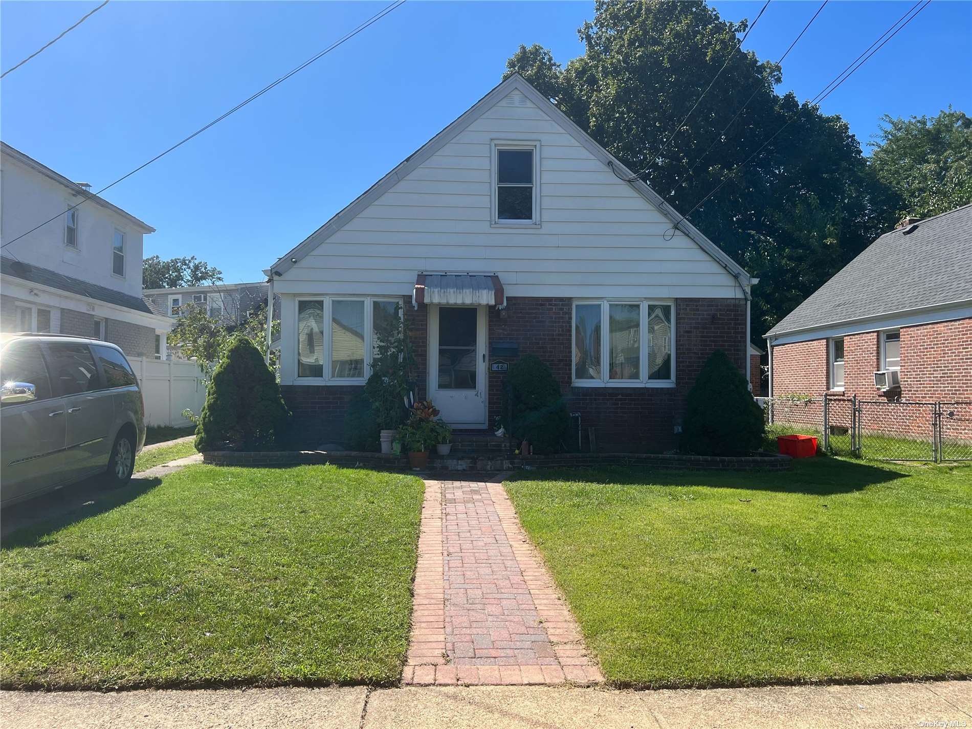 #1 photo, 42 Blossom Row, 长岛 Valley Stream , NY 11580