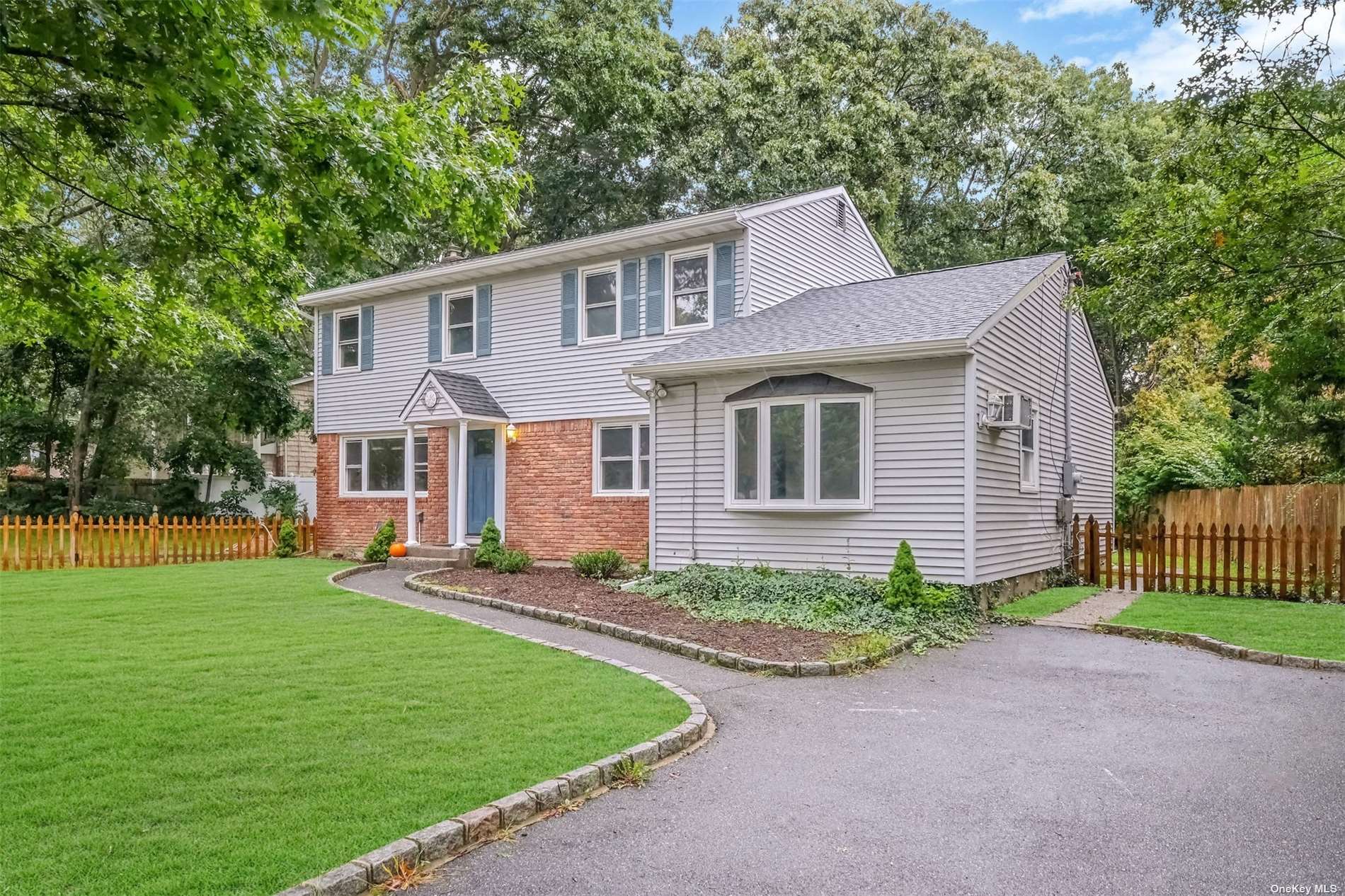 #1 photo, 85 Pond Path, 东长岛 Lake Grove , NY 11755