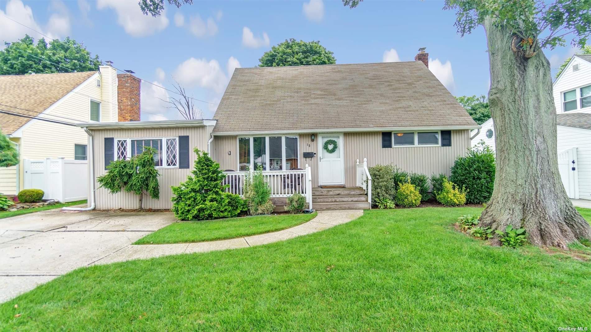 #1 photo, 15 Cinque Drive, Farmingdale , NY 11735