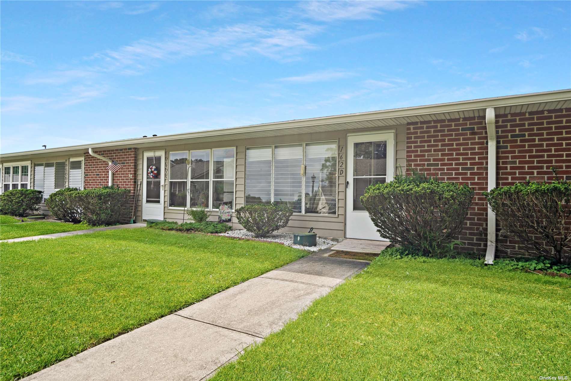 #1 photo, 162 Falmouth Court, サフォーク郡 Ridge , NY 11961