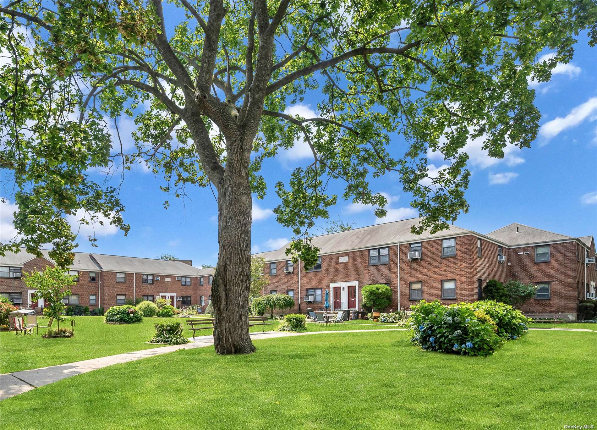 #1 photo, 1725 160 Street, কুইন্‌স Whitestone , NY 11357