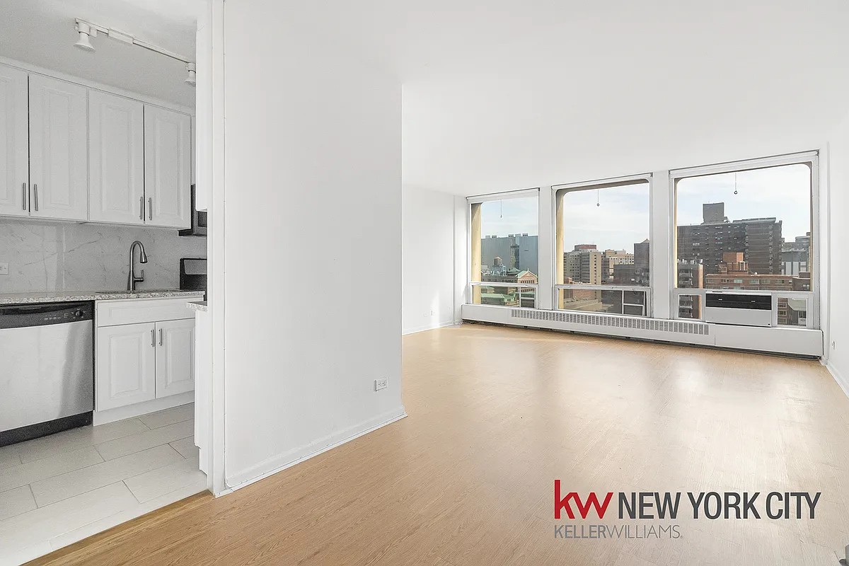 #1 photo, 300 E 33rd Street, Kips Bay , NY 10016