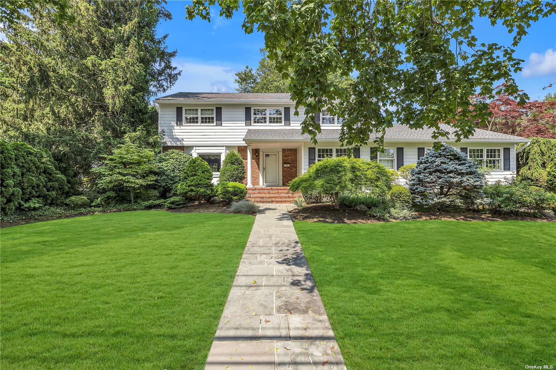 #1 photo, 250 Maple Avenue, Smithtown , NY 11787