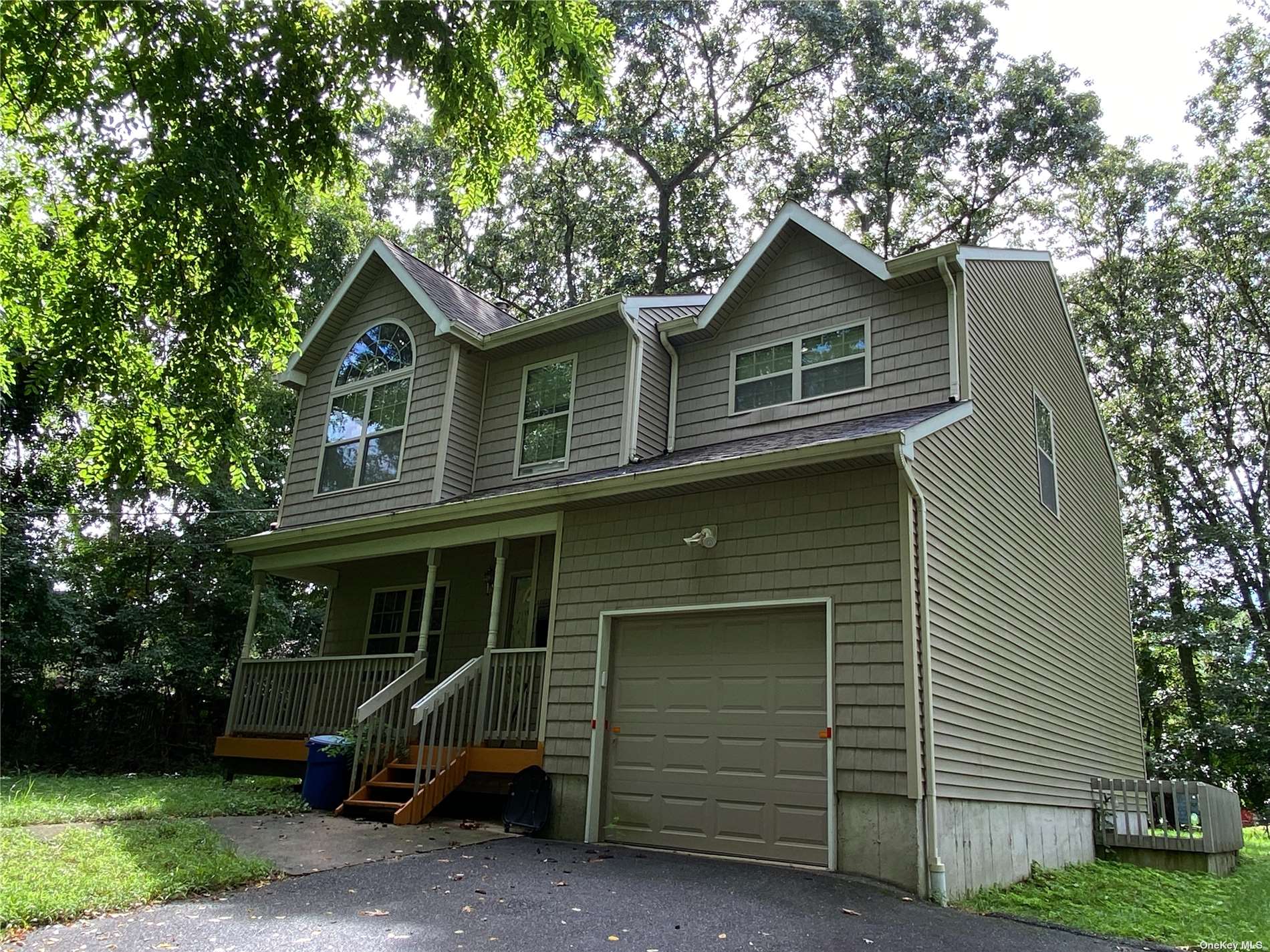 #1 photo, 28 East Street, 东长岛 Middle Island , NY 11953