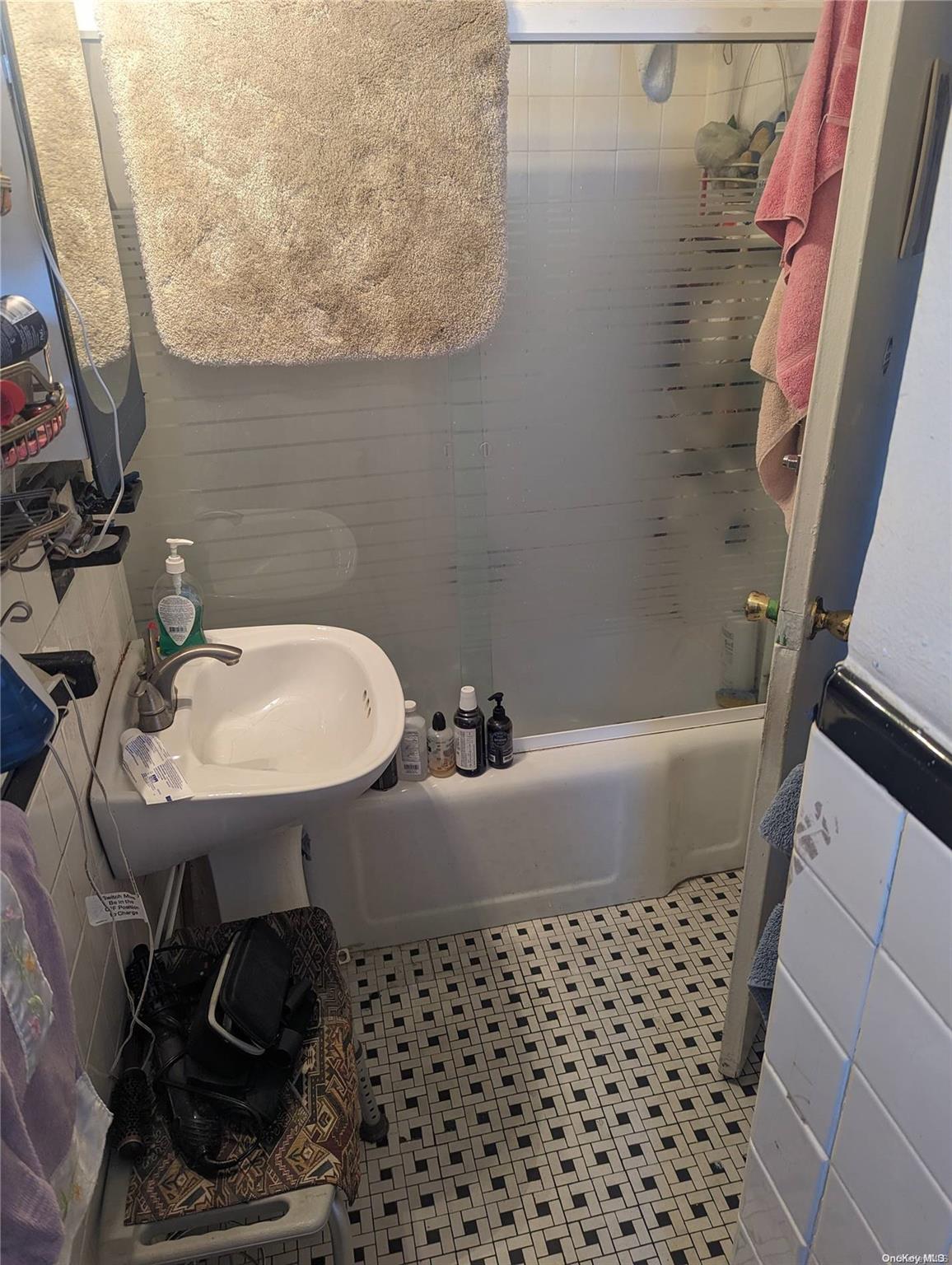 #1 photo, 102-12 65 Avenue, 皇后区 雷哥公园 Rego Park , NY 11374