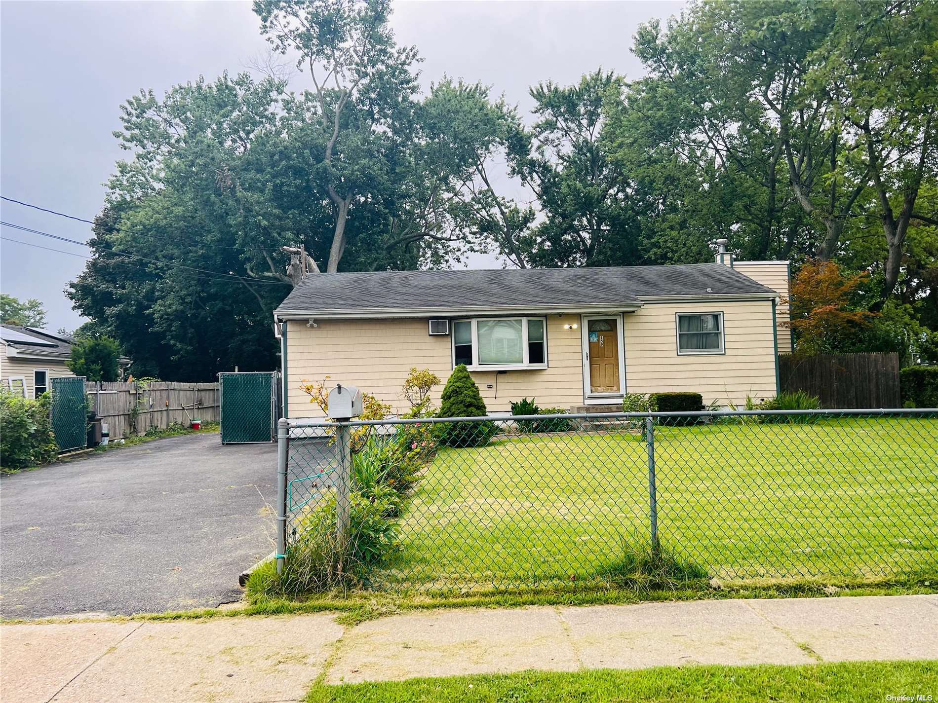 #1 photo, 159 Merrill Street, 东长岛 Brentwood , NY 11717