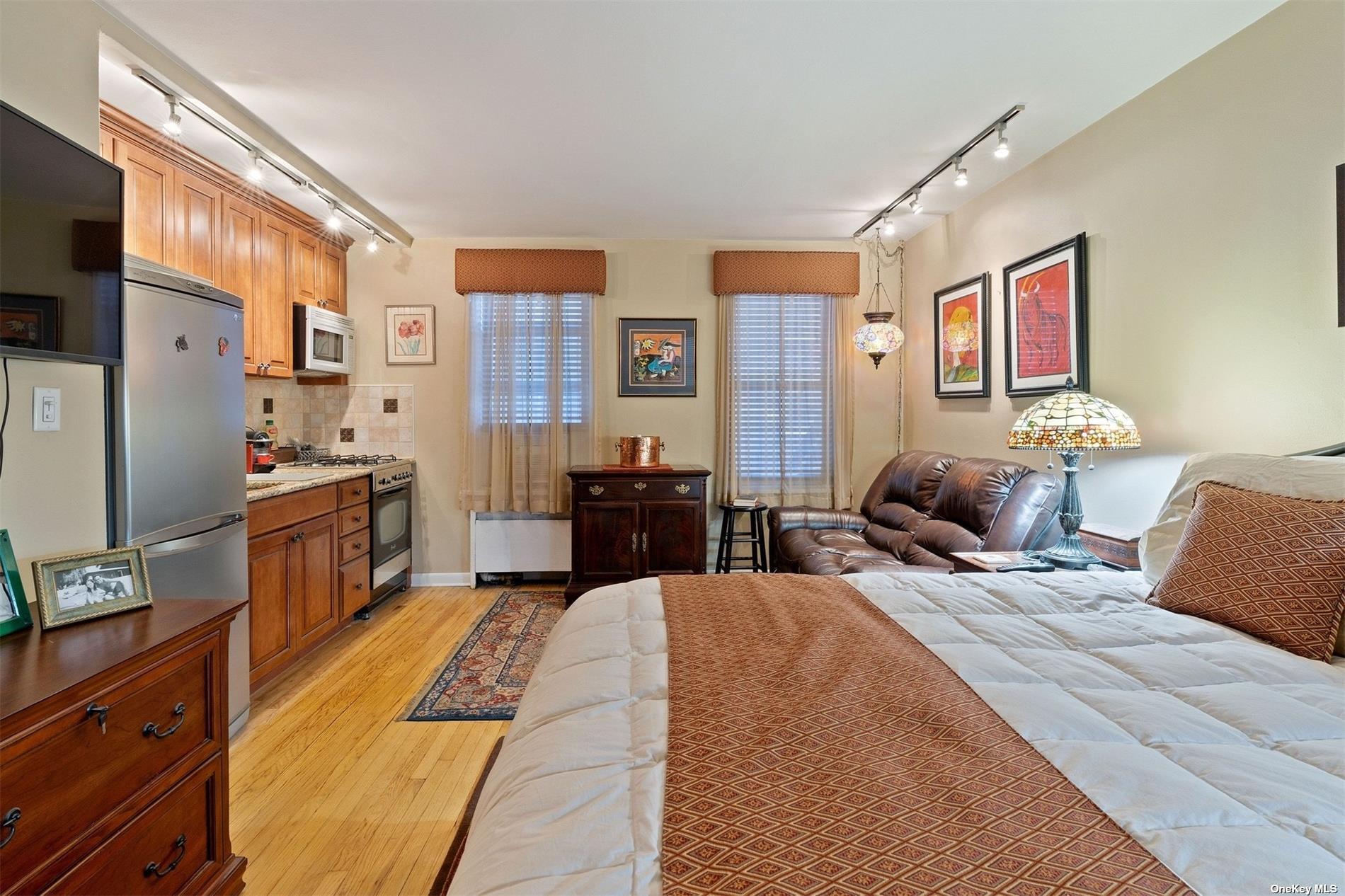 #1 photo, 72-61 113 Street, 皇后区 森林小丘 Forest Hills , NY 11375