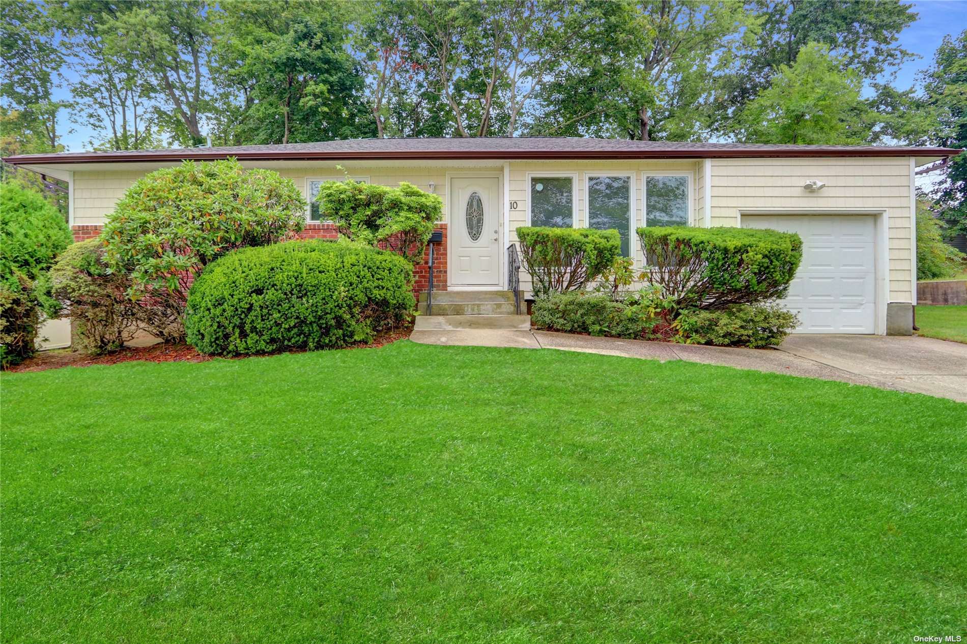 #1 photo, 10 Benmor Court, नासाउ काउंटी Plainview , NY 11803