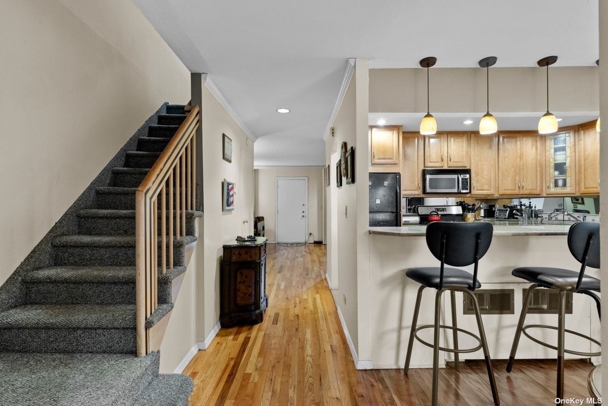 #1 photo, 216-10 17th Avenue, 皇后區 貝塞 Bayside , NY 11360