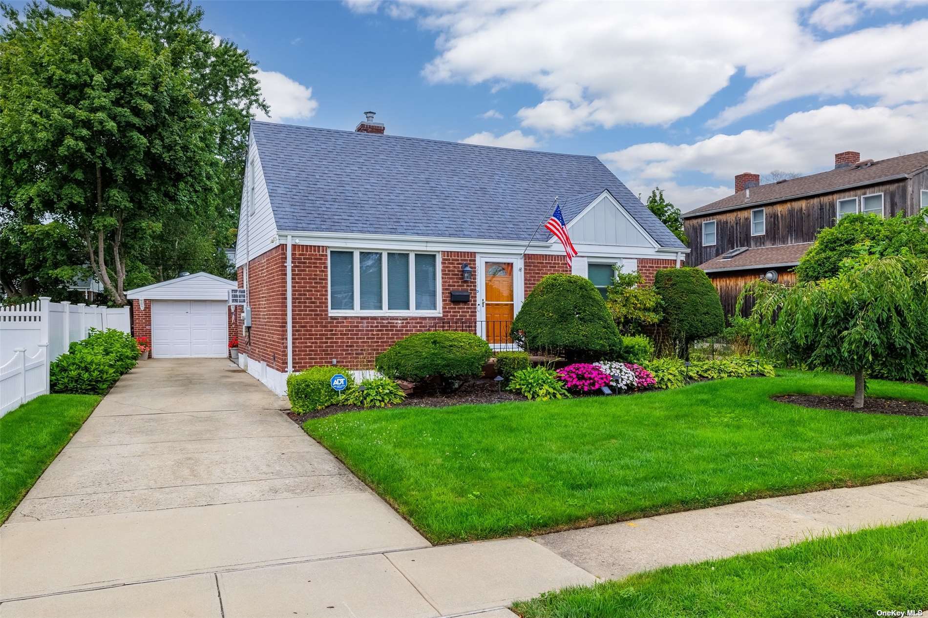 #1 photo, 2211 Bright Avenue, 长岛 East Meadow , NY 11554