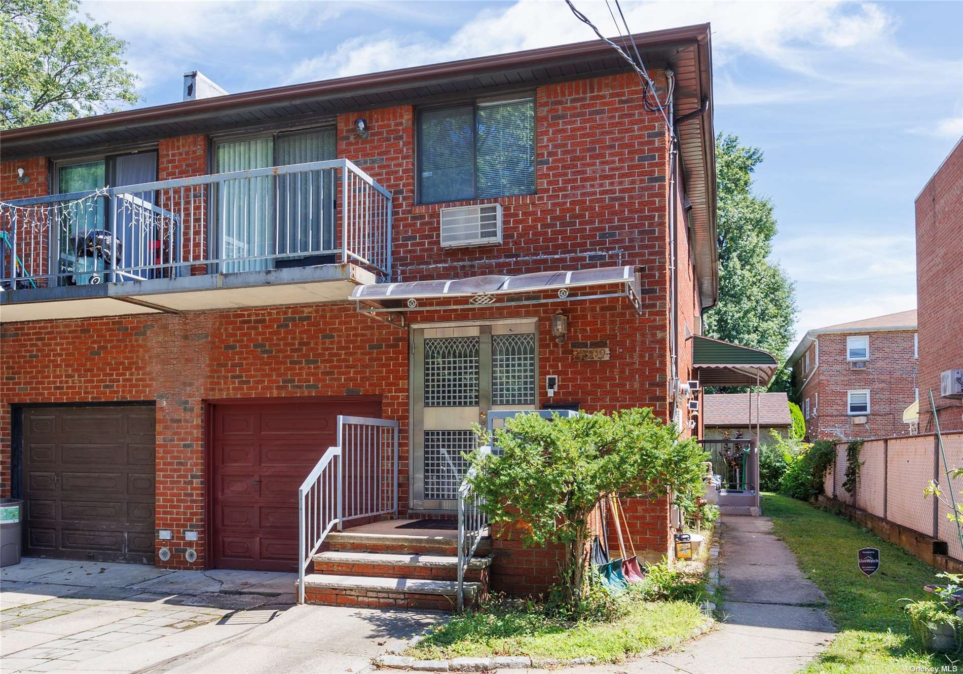 #1 photo, 43-09 215th Place, 뉴욕퀸즈 베이사이드 Bayside , NY 11361