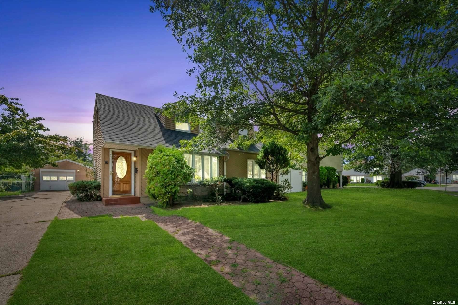 #1 photo, 1221 Arley, 长岛 Valley Stream , NY 11580