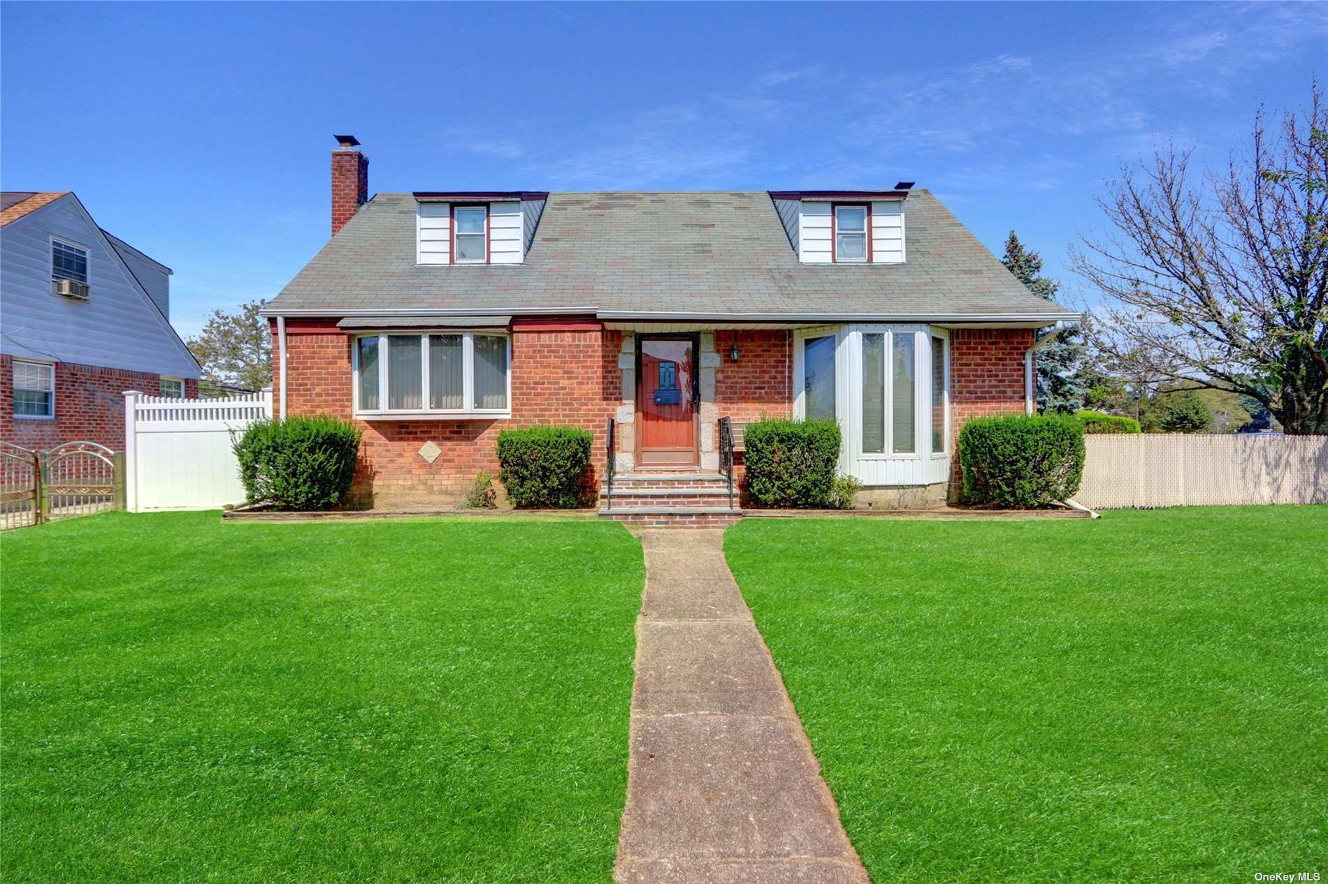 #1 photo, 29 Molyneaux Road, নাসাউ কাউন্টি Valley Stream , NY 11580