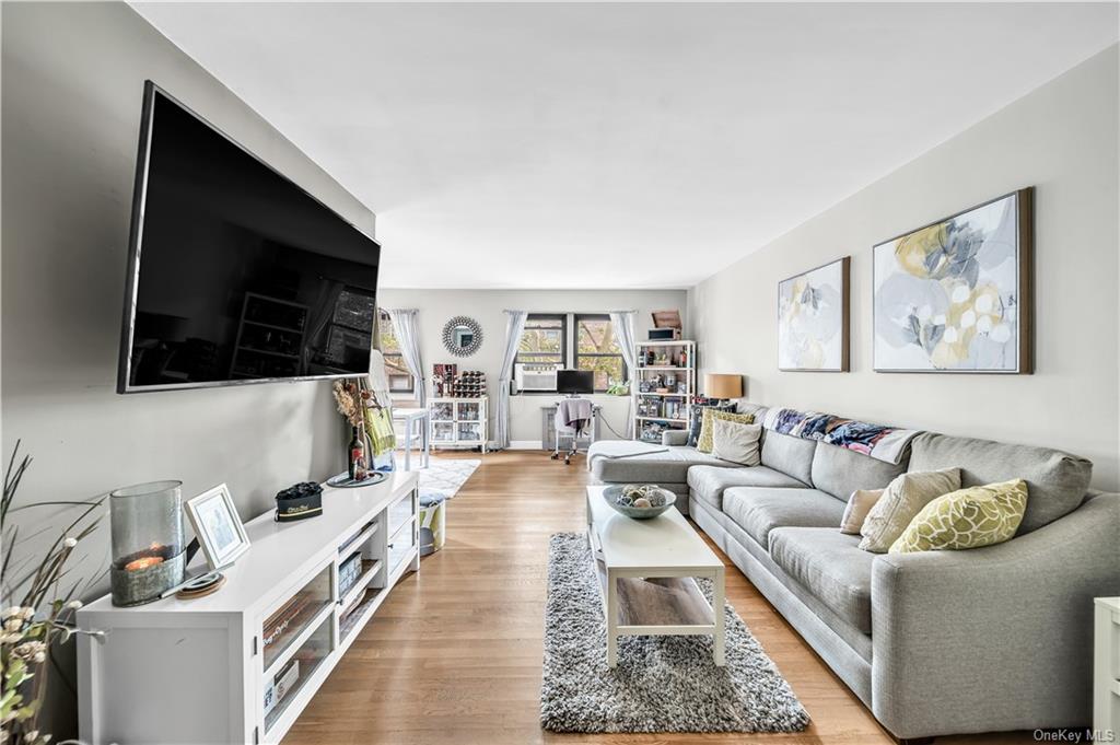 #1 photo, 83-75 118th Street, 皇后区 秋园 Kew Gardens , NY 11415