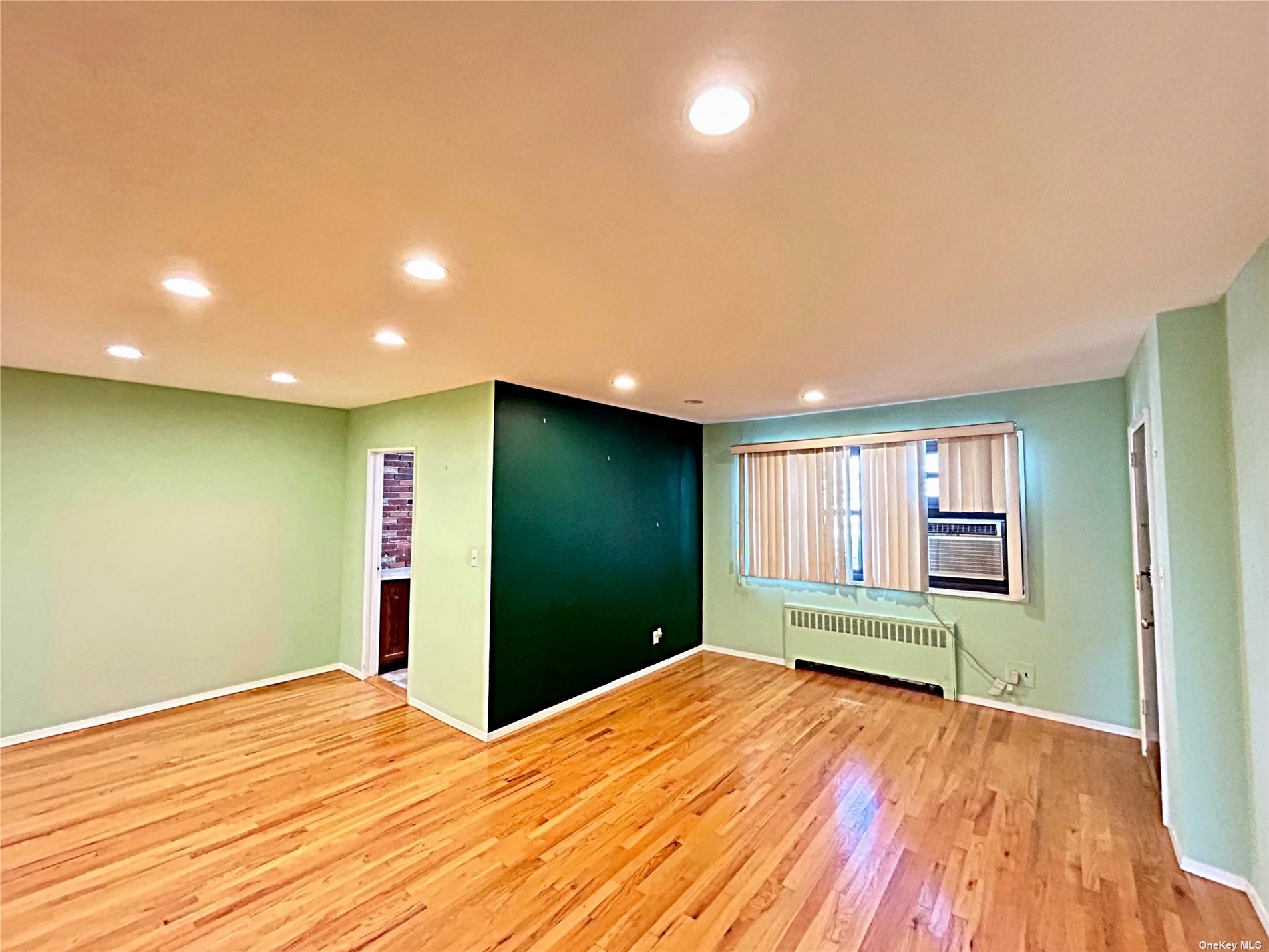 #1 photo, 16-05 Utopia Parkway, 皇后区 白石镇 Whitestone , NY 11357