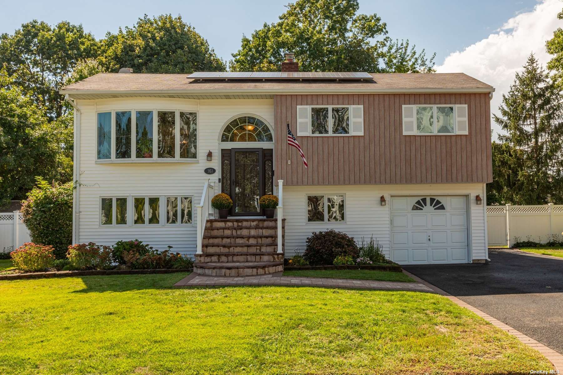 #1 photo, 361 S 14th Street, サフォーク郡 Lindenhurst , NY 11757