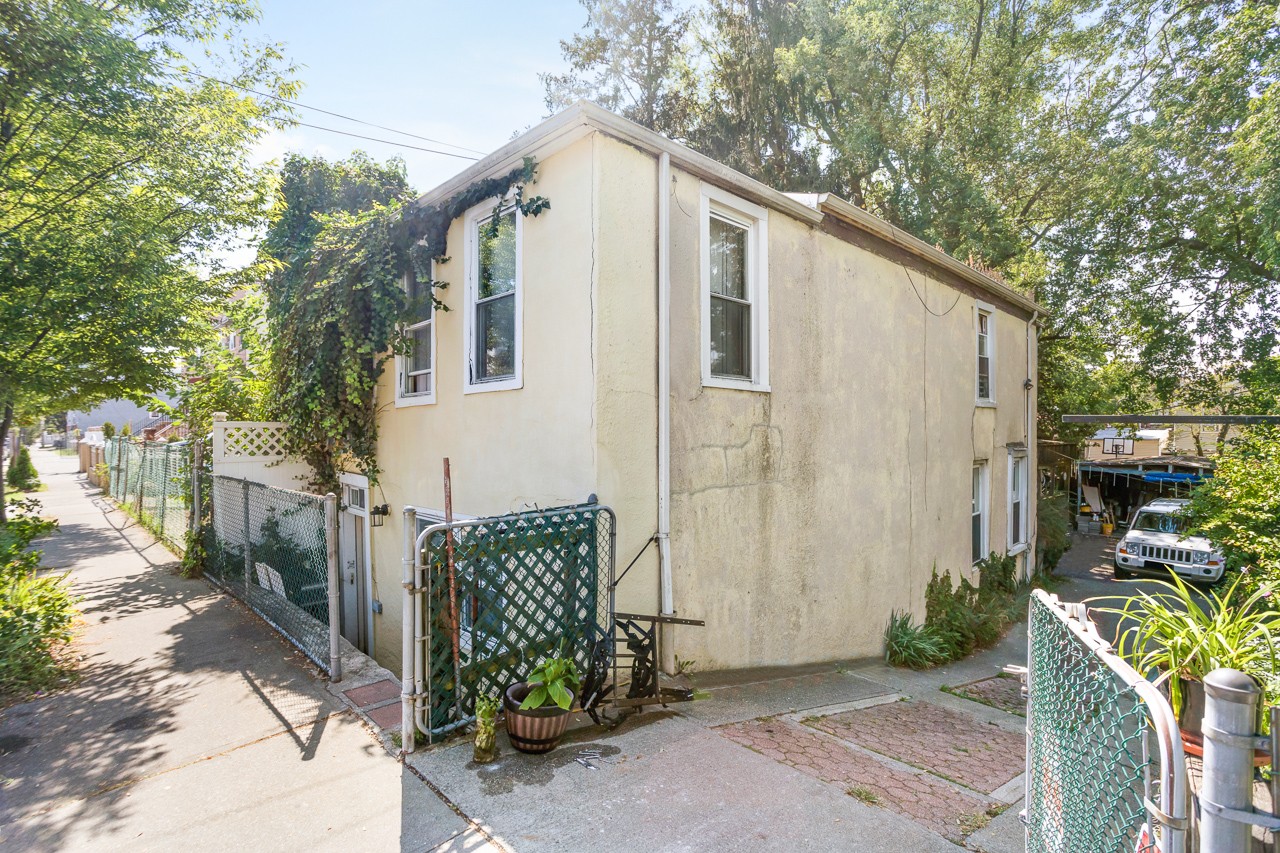 #1 photo, 914 Crescent Street, 브루클린 Lindenwood , NY 11208