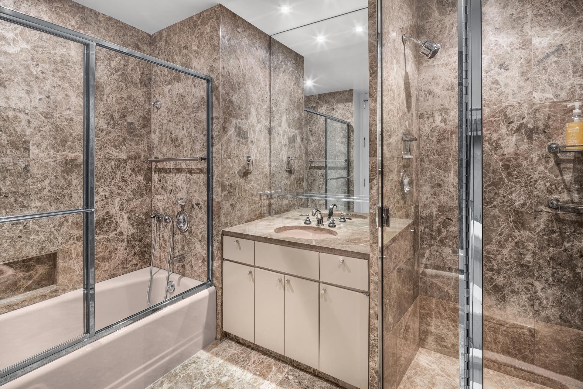 #13 photo, 641 5TH Avenue, マンハッタン Midtown East , NY 10022