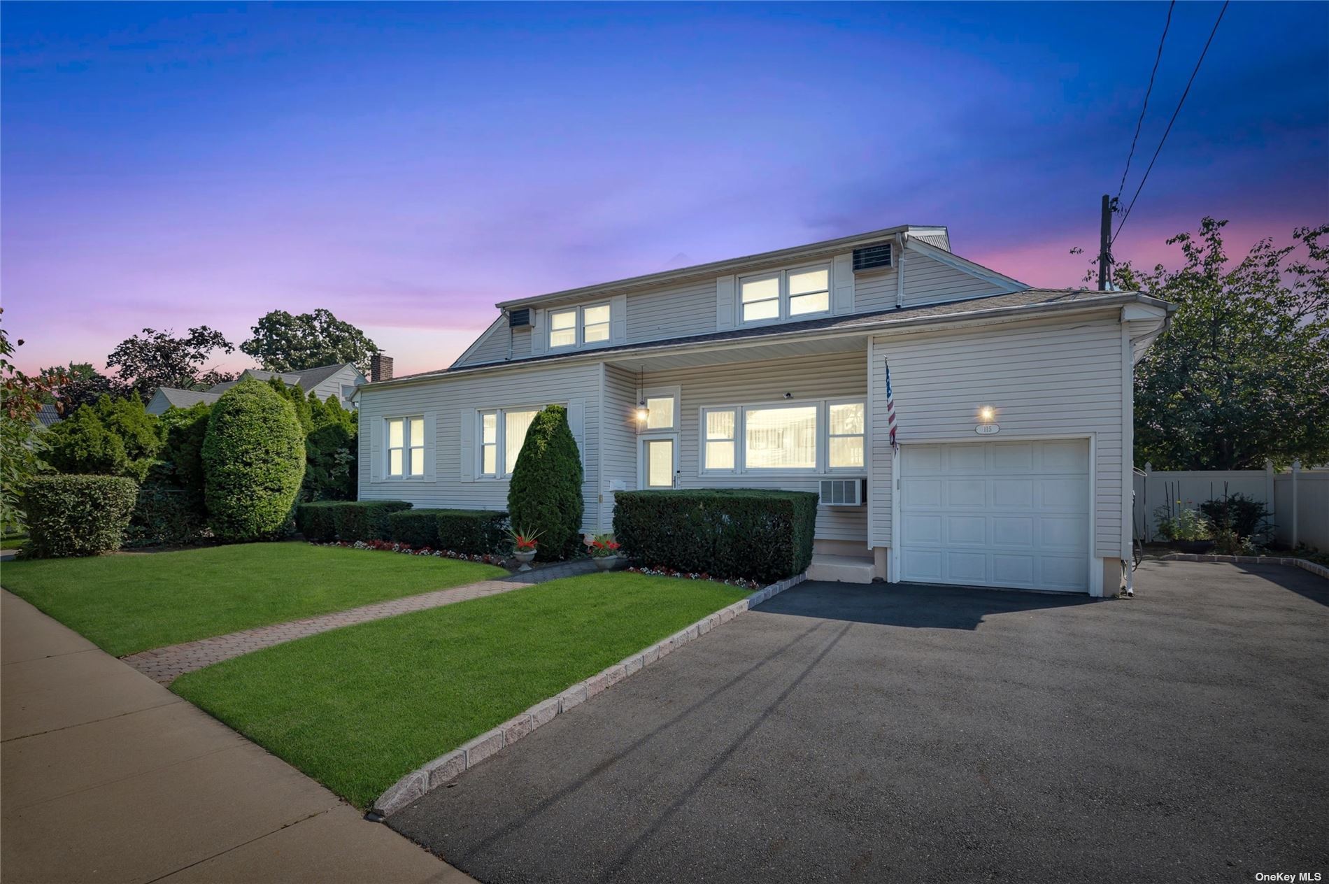 #1 photo, 115 East Avenue, নাসাউ কাউন্টি Valley Stream , NY 11580