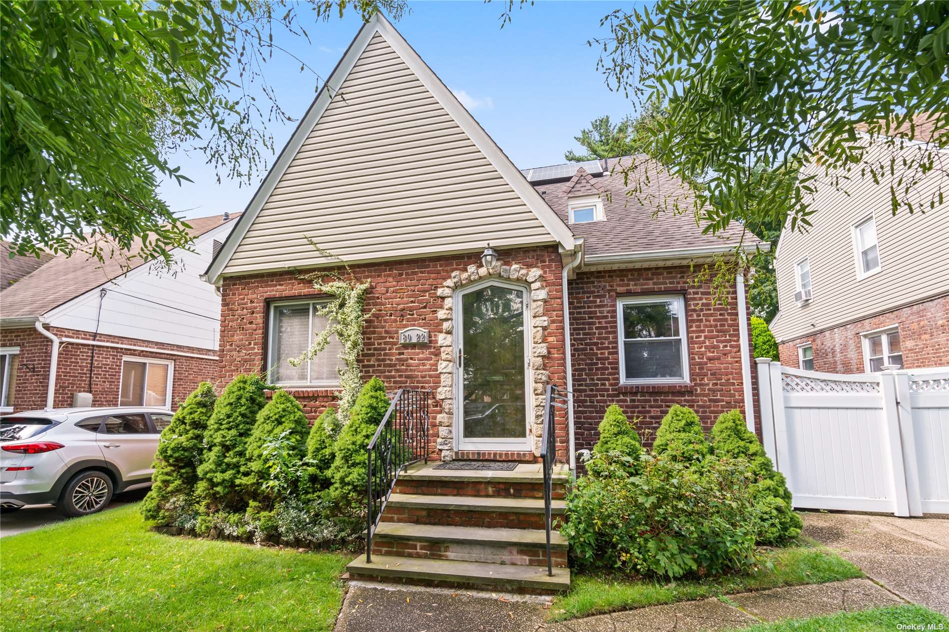 #1 photo, 80-22 235th Street, 皇后区 Bellerose Manor , NY 11427