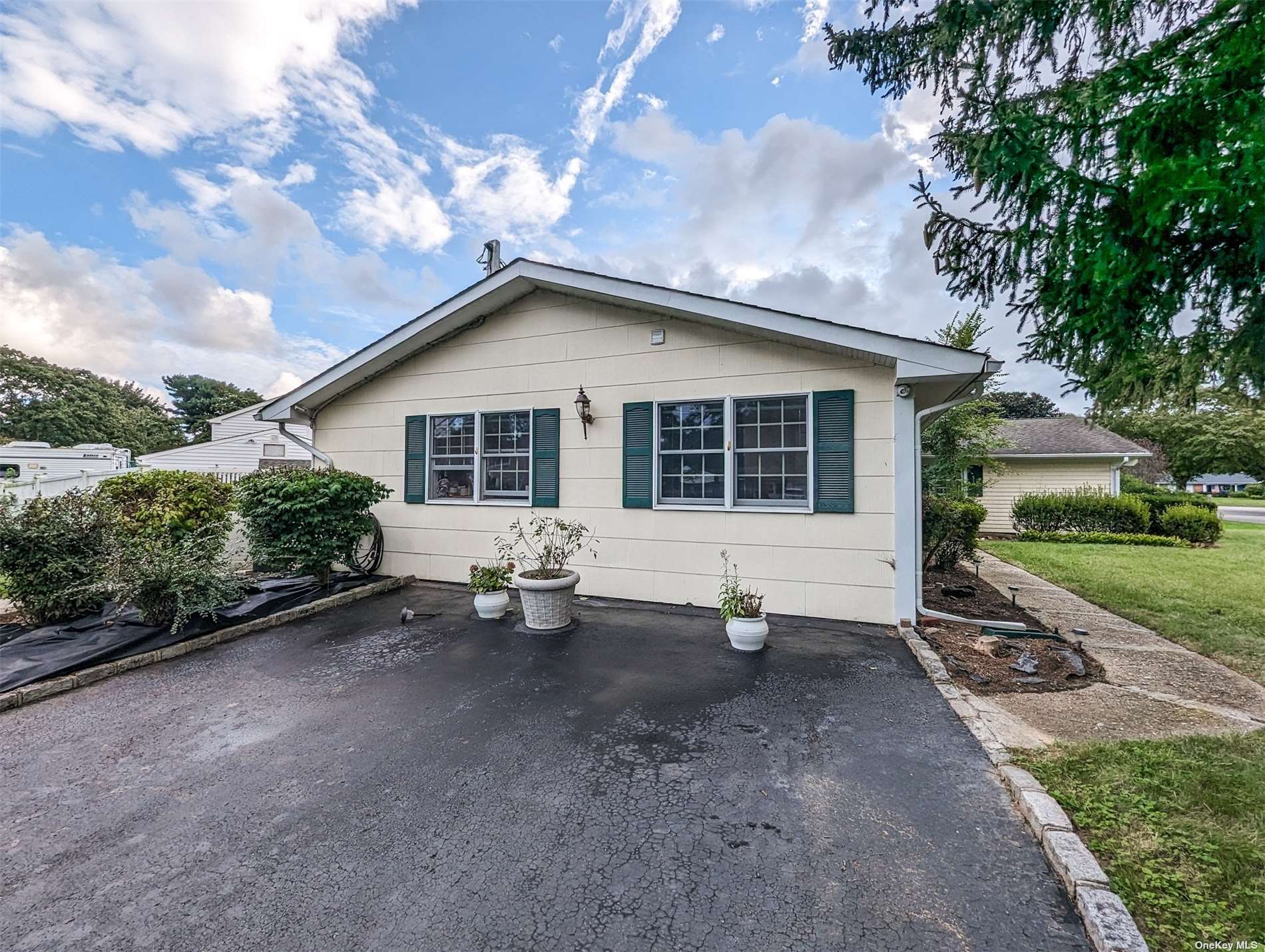 #1 photo, 2 Parish Court, Stony Brook , NY 11790