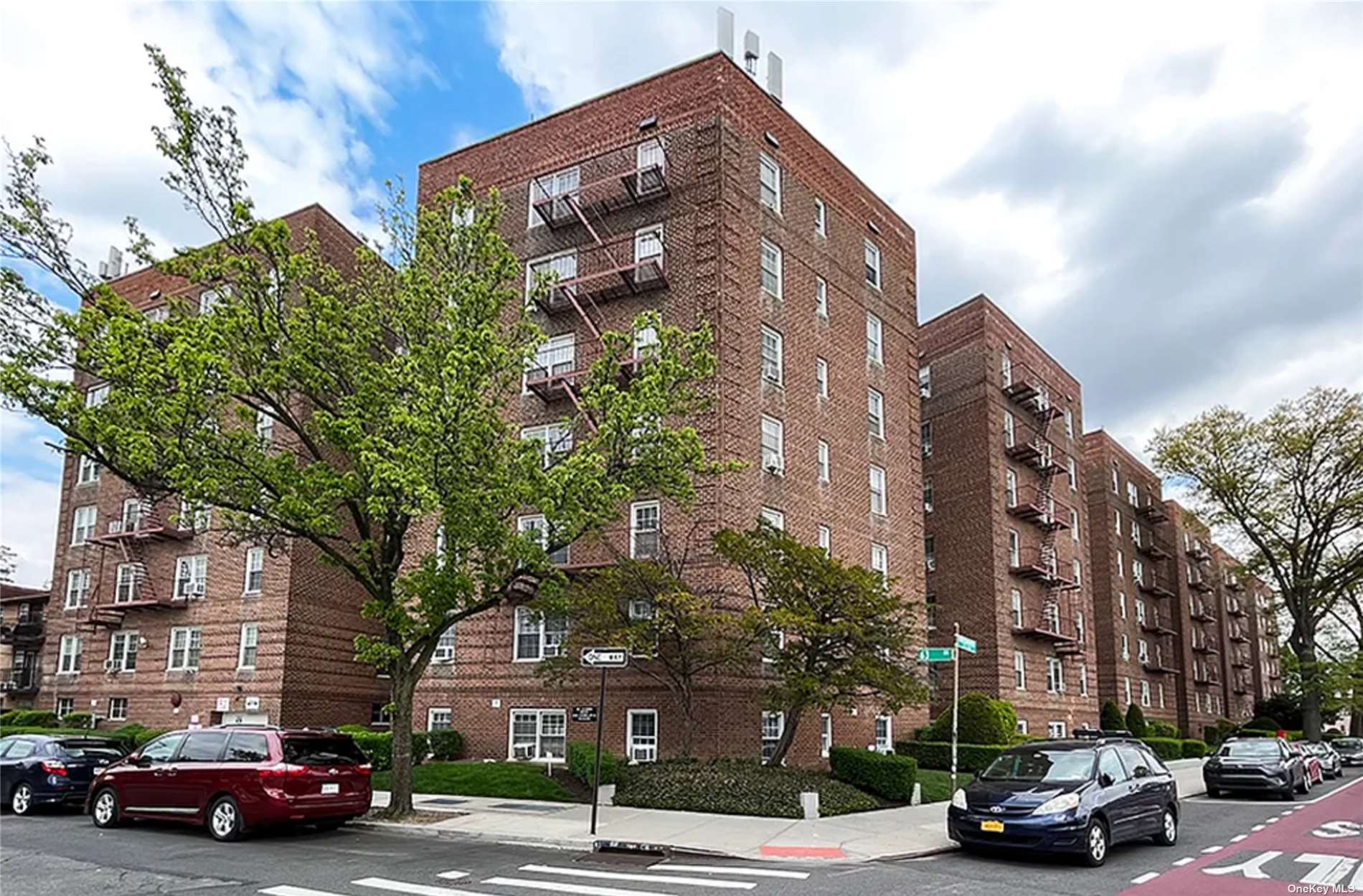 #1 photo, 63-85 Woodhaven Blvd, קווינס Rego Park , NY 11374