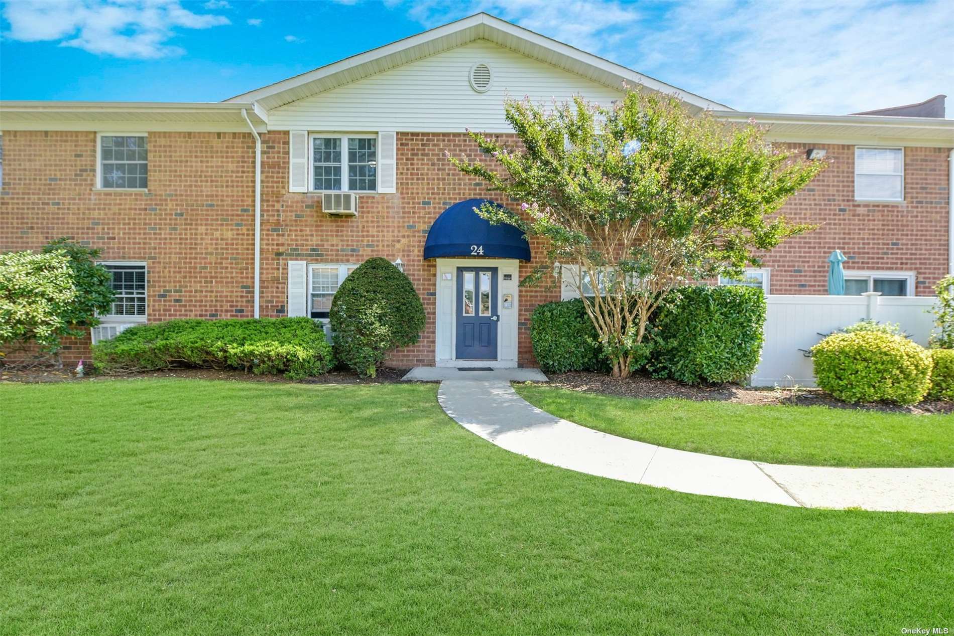 #1 photo, 460 Old Town Rd Road, Port Jefferson Station , NY 11776