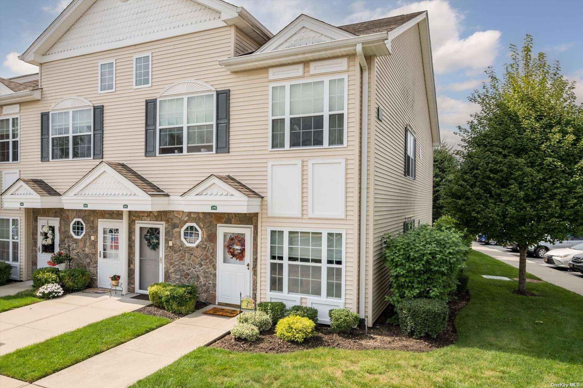 #1 photo, 490 Spring Drive, 长岛 East Meadow , NY 11554