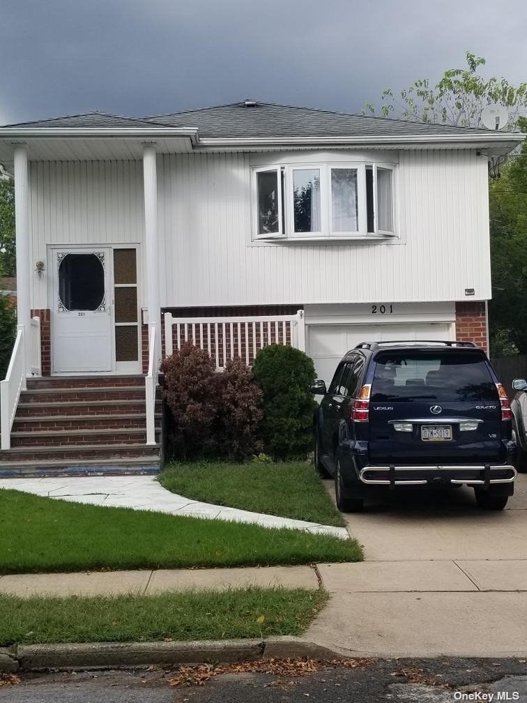 #1 photo, 201 Montauk Street, 长岛 Valley Stream , NY 11580