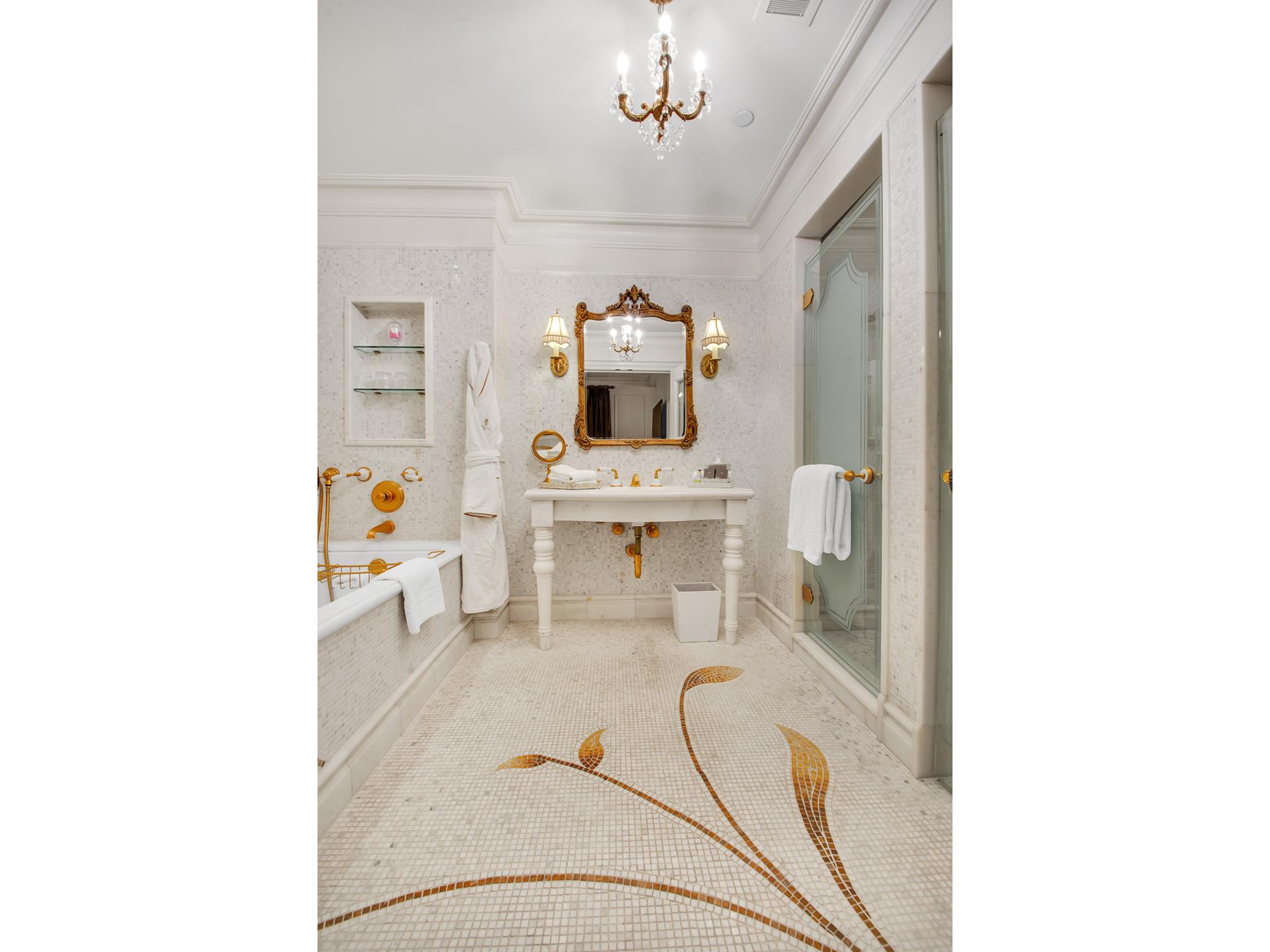 #13 photo, 1 CENTRAL Park S, マンハッタン Central Park South , NY 10019