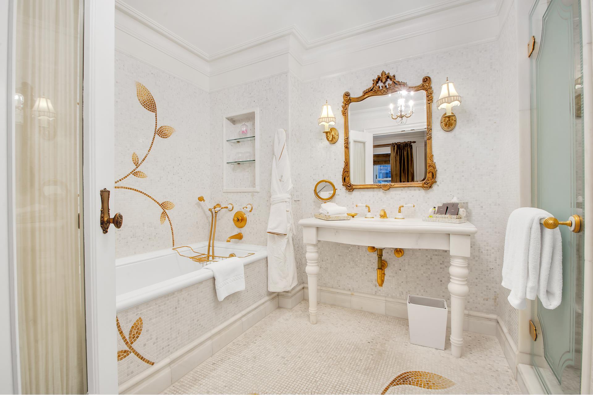 #14 photo, 1 CENTRAL Park S, マンハッタン Central Park South , NY 10019