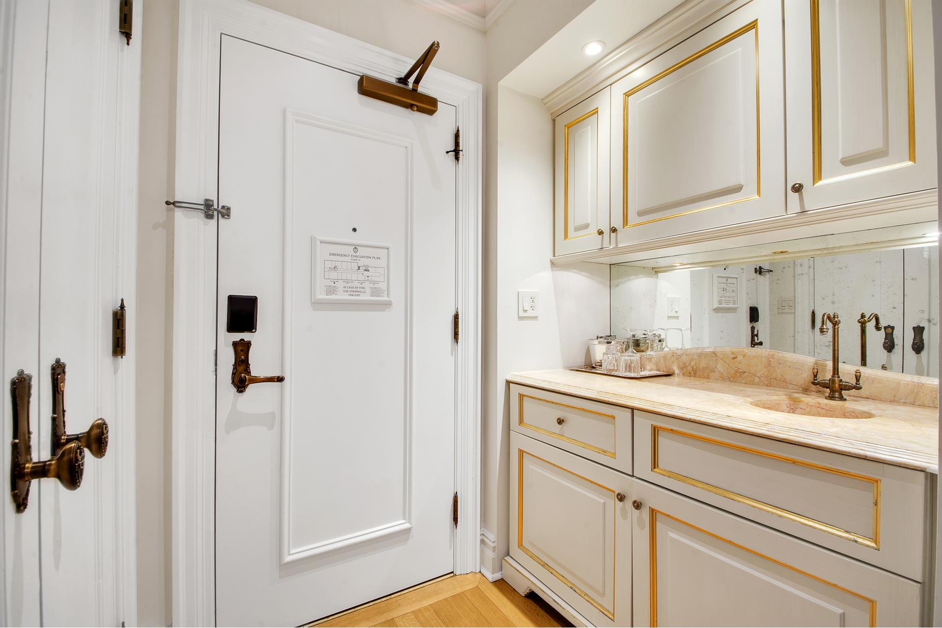 #9 photo, 1 CENTRAL Park S, マンハッタン Central Park South , NY 10019