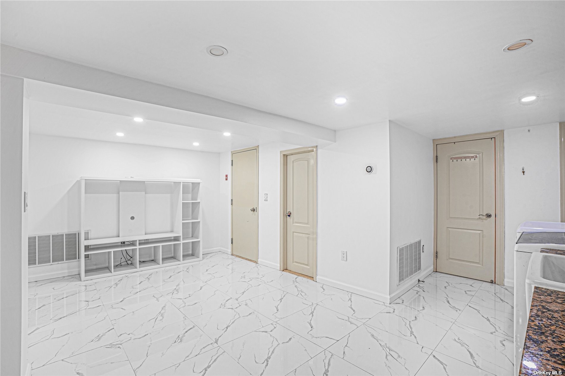 #1 photo, 63-15 83rd Street, 皇后区 中村 Middle Village , NY 11379